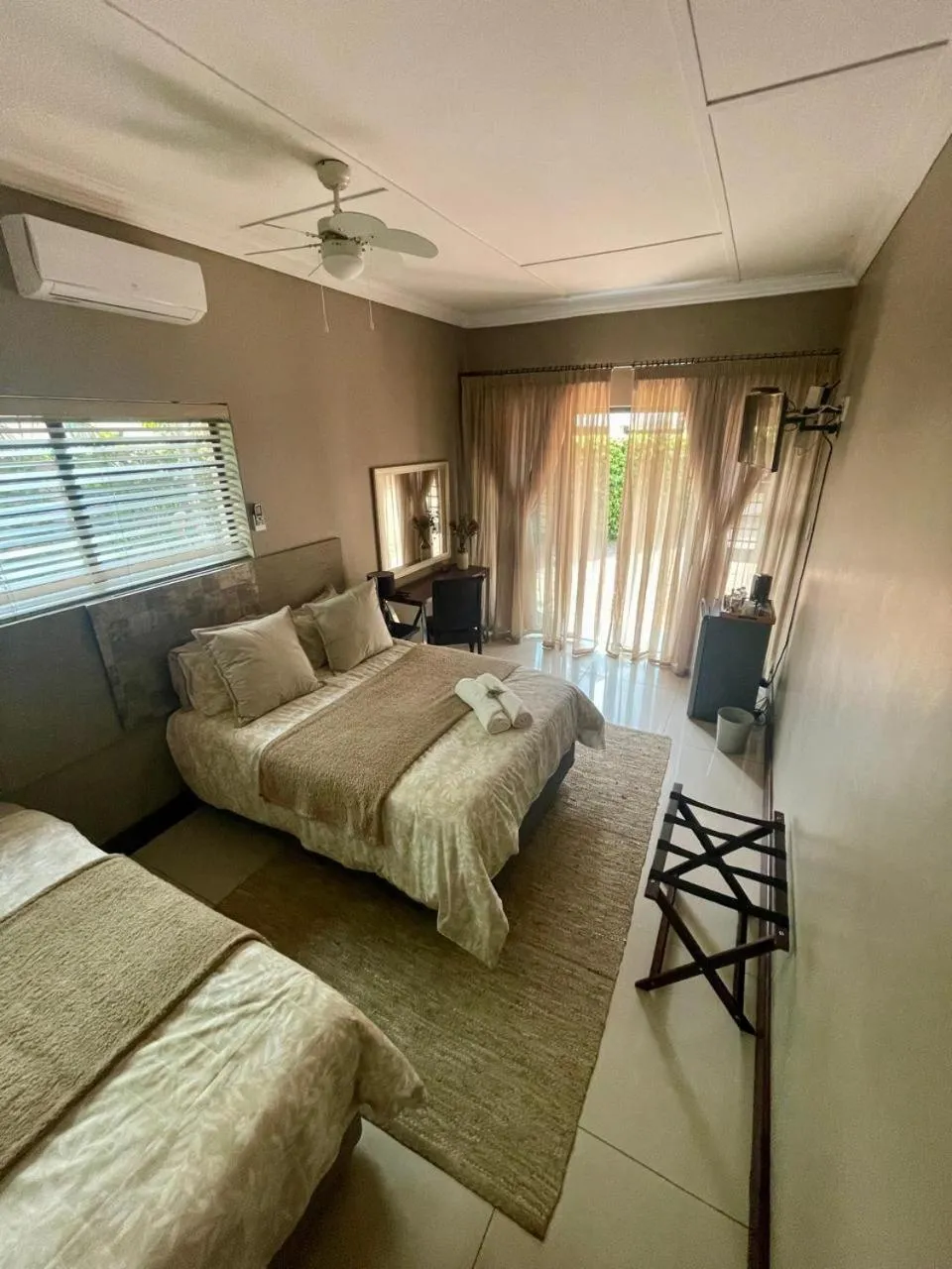 Bed in Potch Manor Guest House