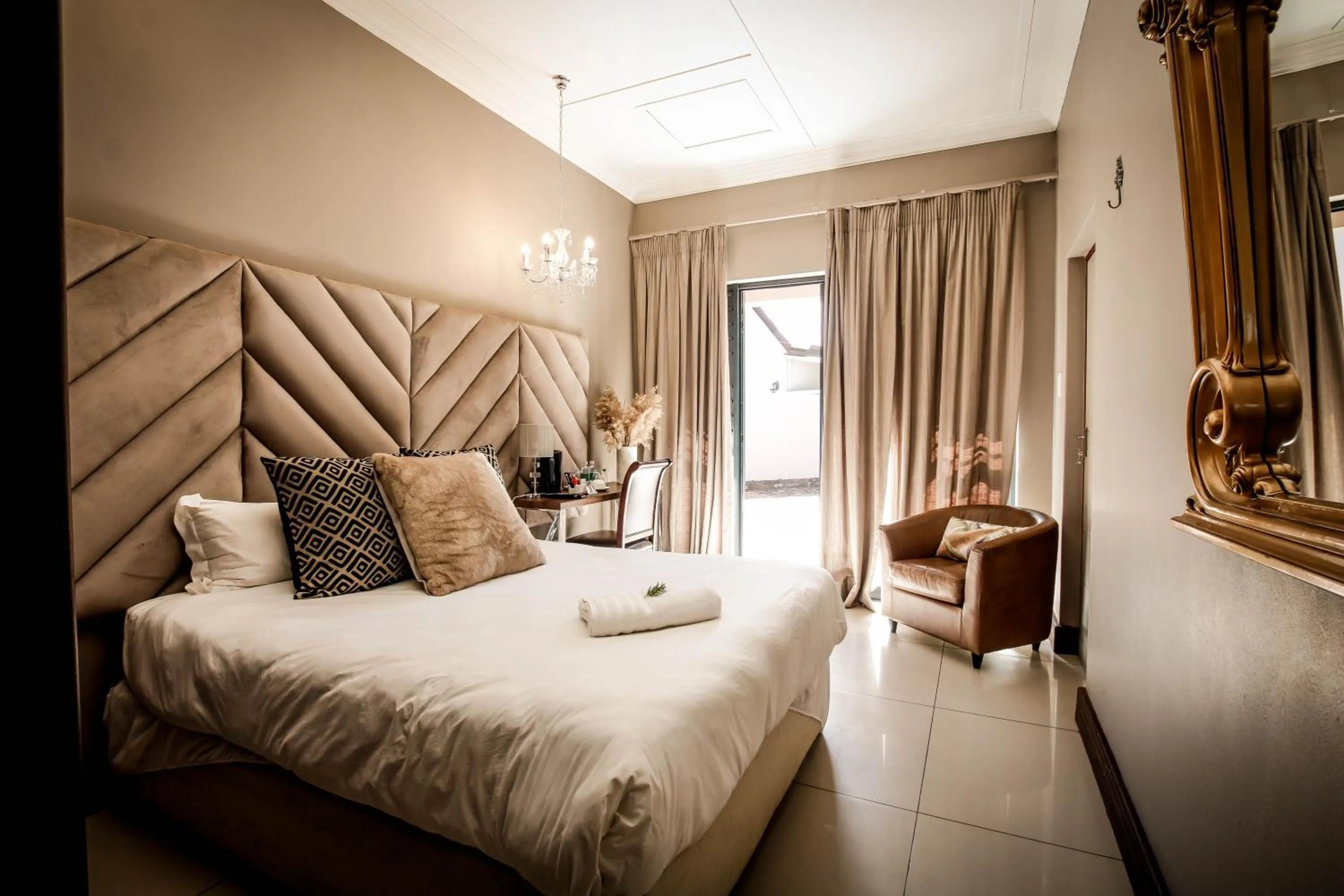 Bed in Potch Manor Guest House