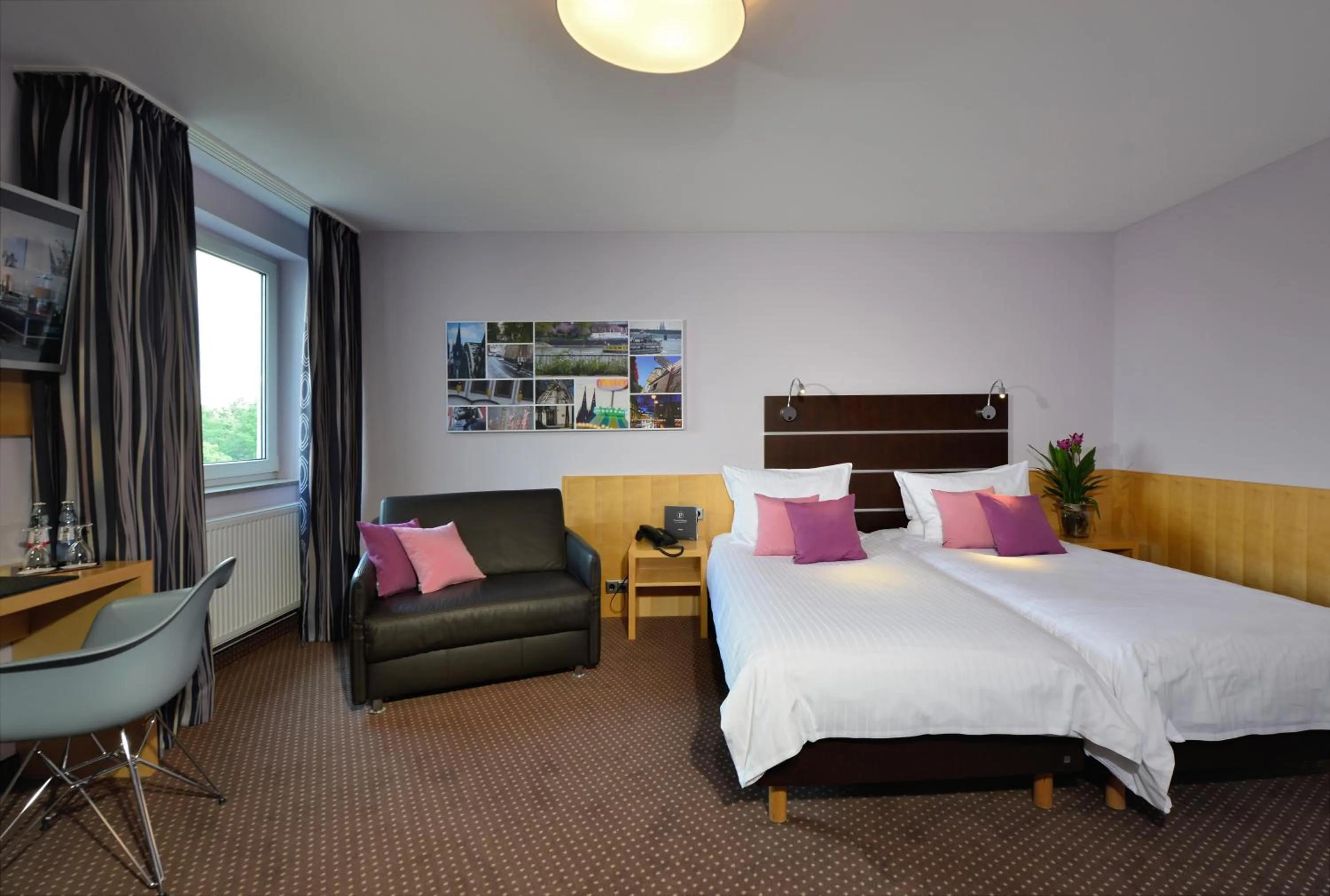 Photo of the whole room, Bed in Hotel Uhu Garni - Superior