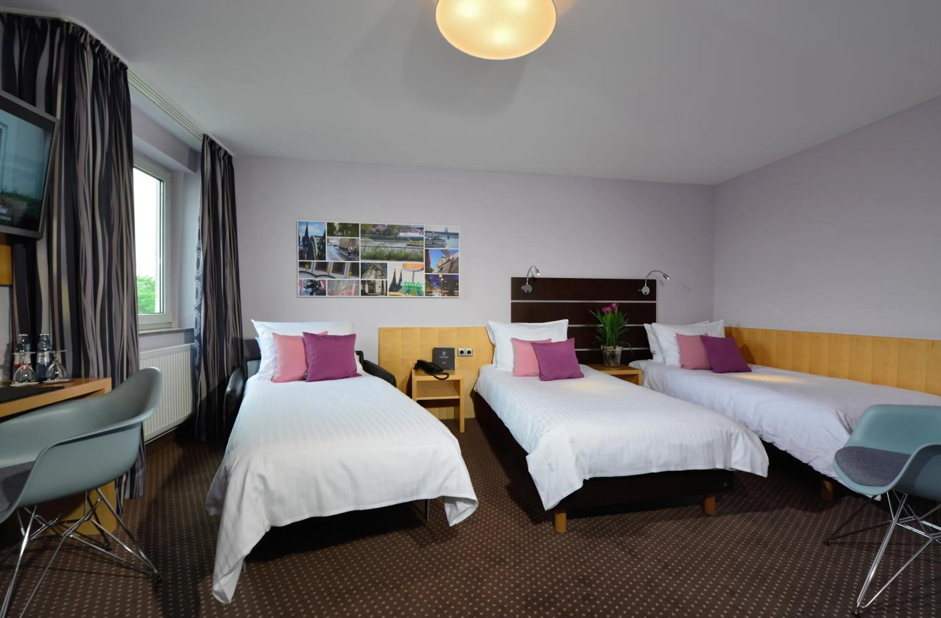 Photo of the whole room, Bed in Hotel Uhu Garni - Superior