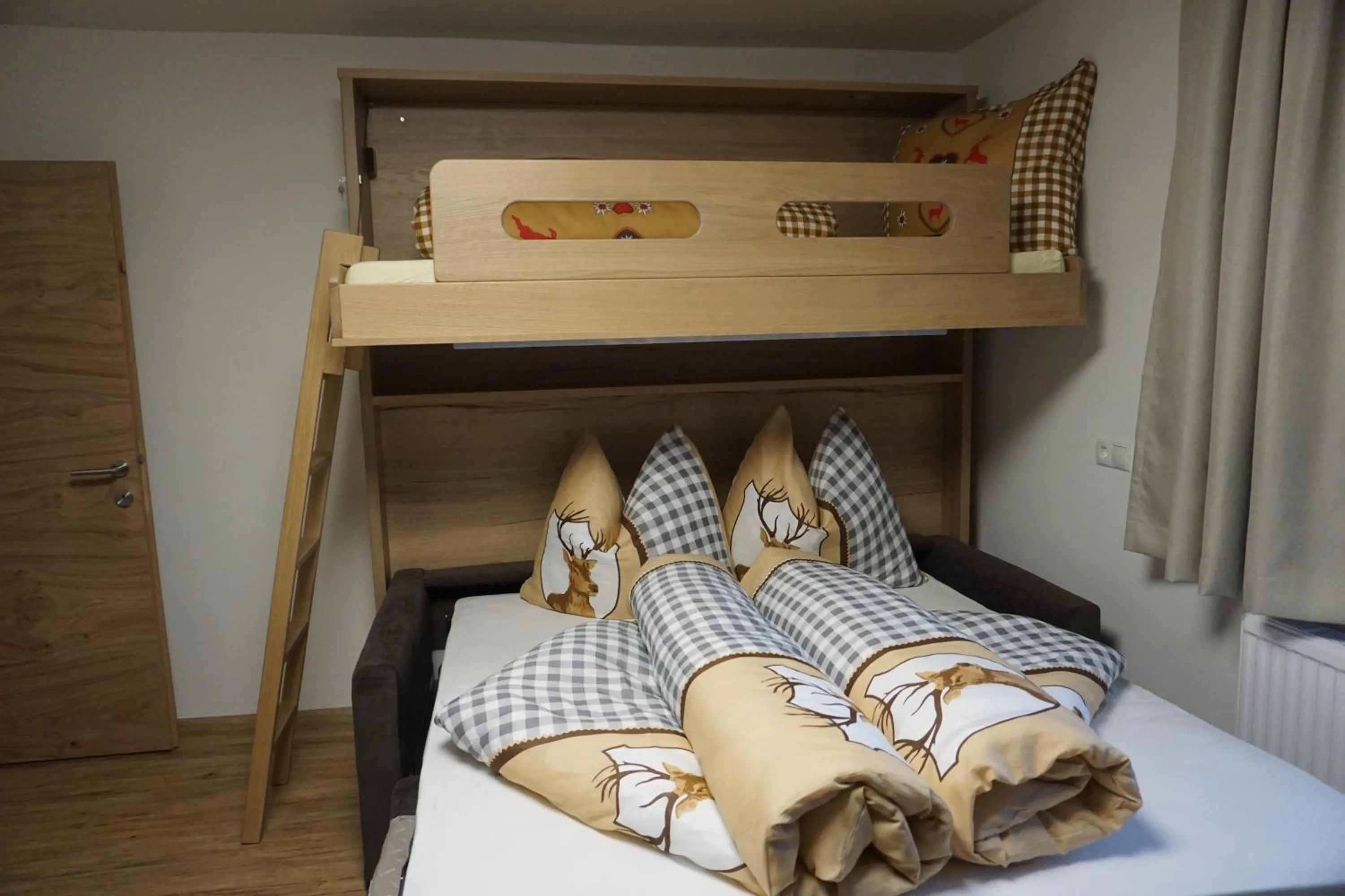 bunk bed, Bed in Alblerhof