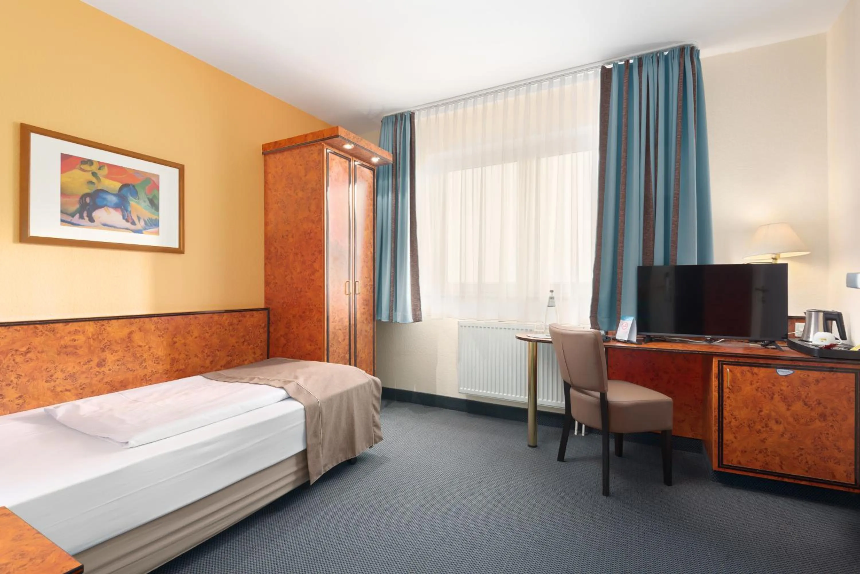 Bed in Trip Inn Hotel Minerva Frankfurt