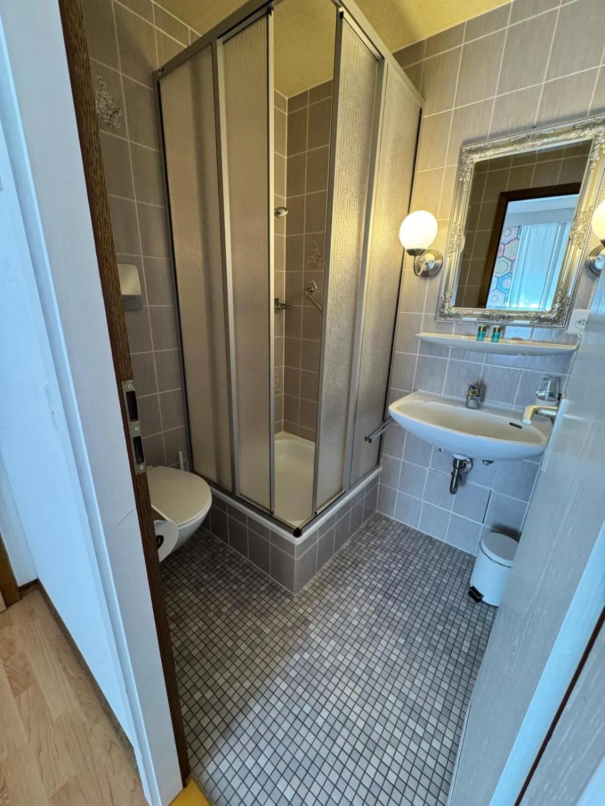 Shower in Hotel Post Cunter Biancardi