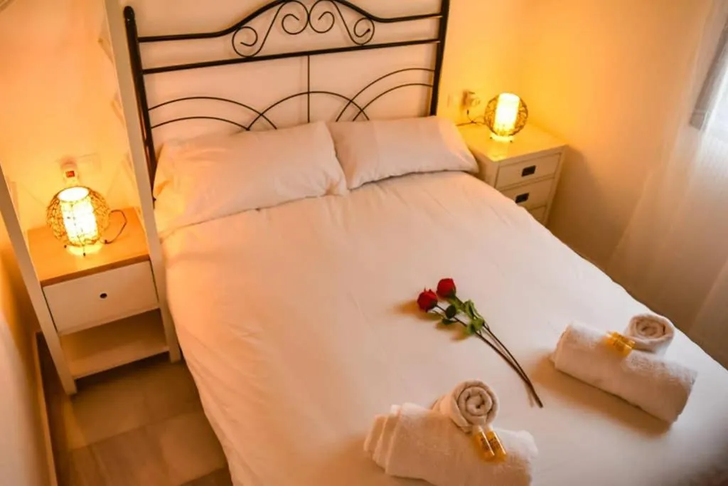 Bed in Ático céntrico plaza Moravia ,San Julian.