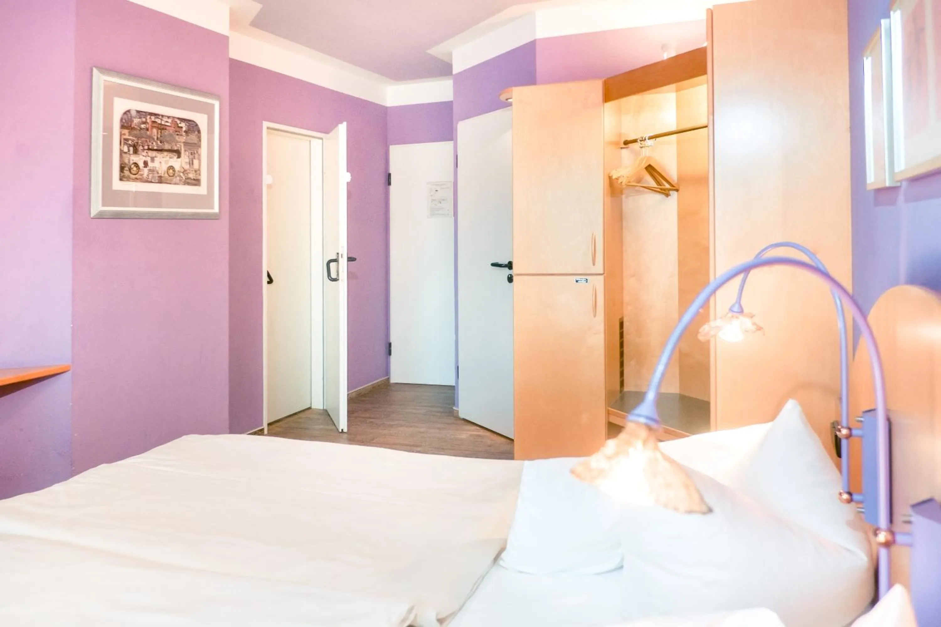 Photo of the whole room, Bed in Ambiente Langenhagen Hannover by Tulip Inn