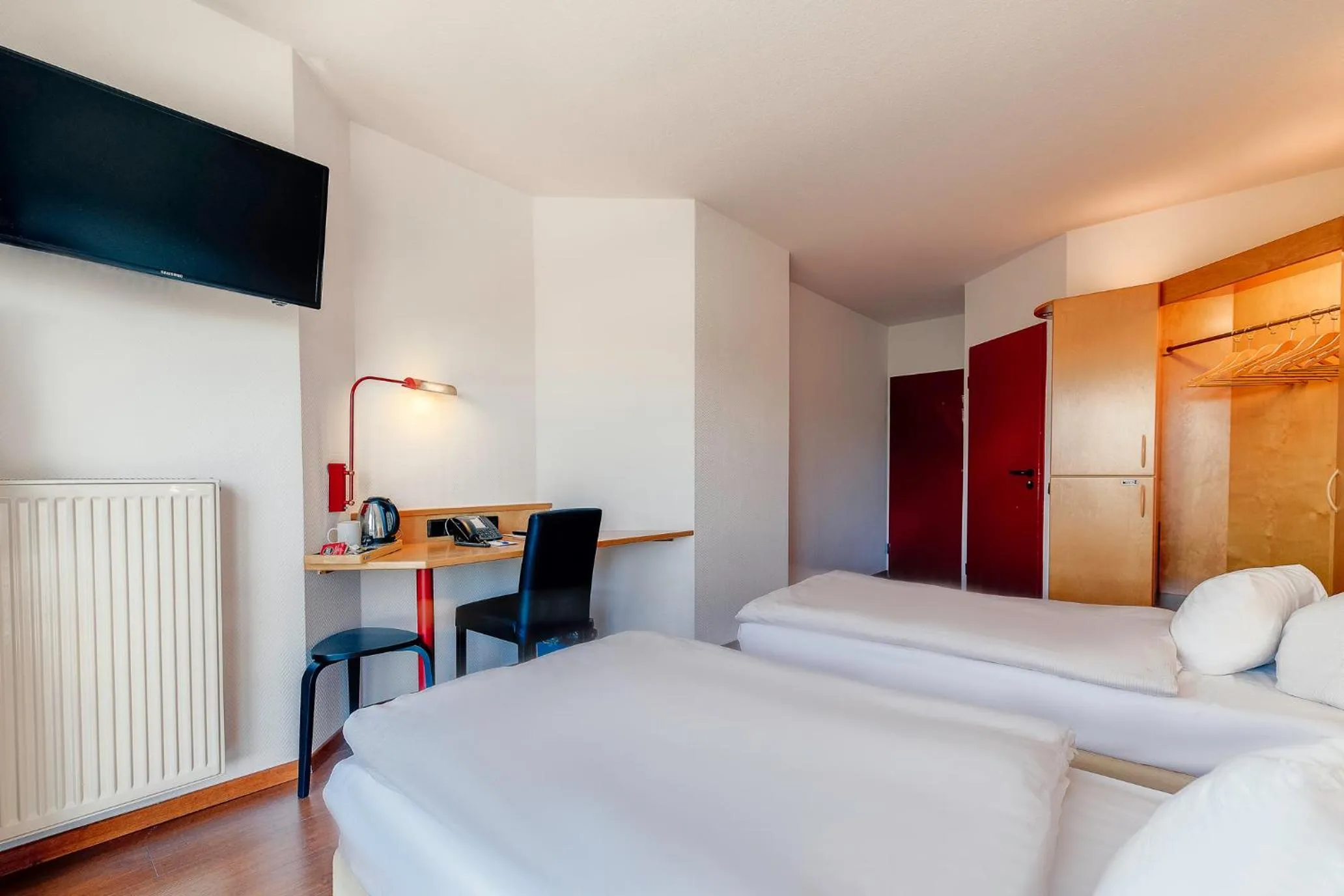 Photo of the whole room, Bed in Ambiente Langenhagen Hannover by Tulip Inn