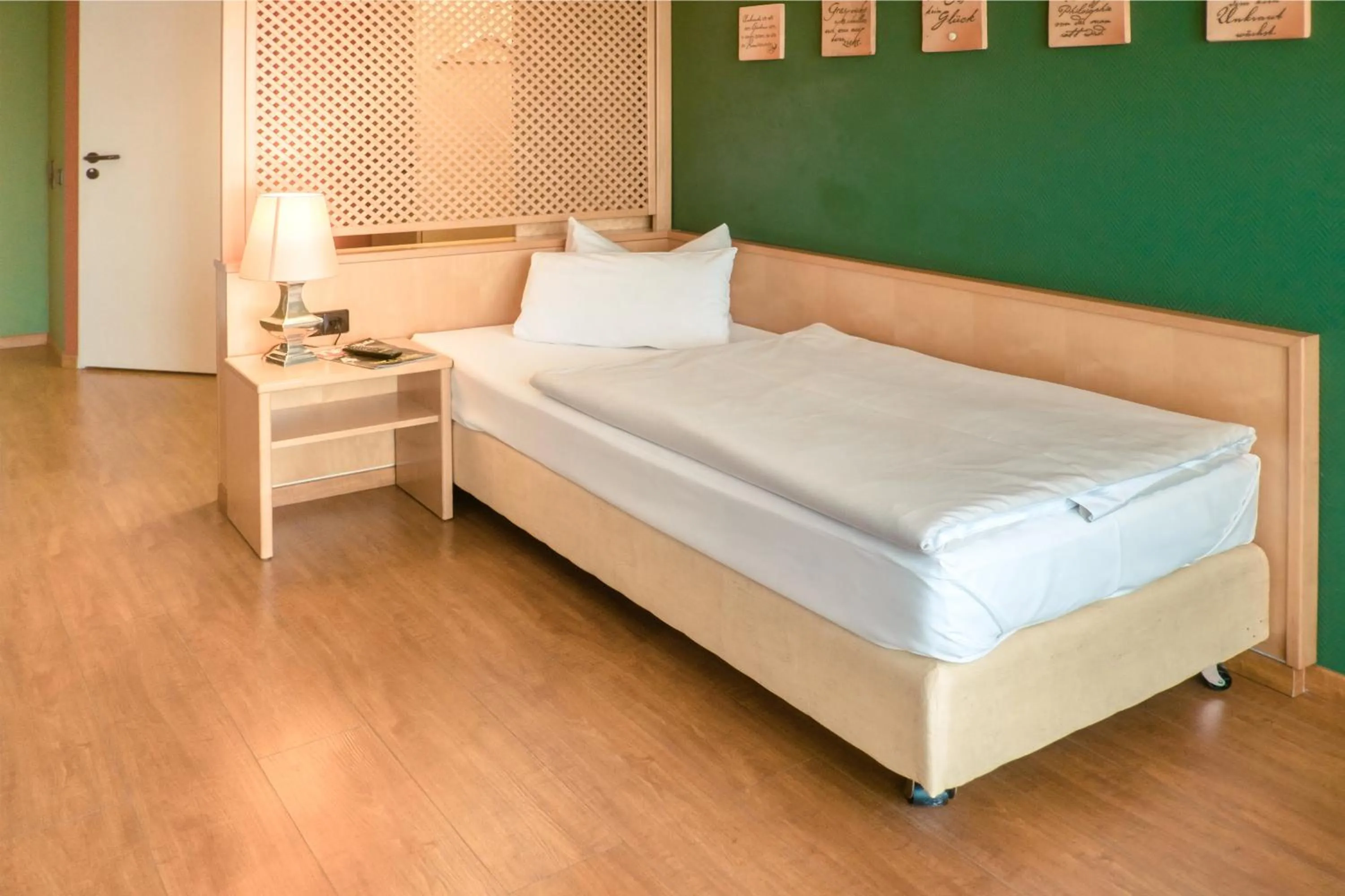 Photo of the whole room, Bed in Ambiente Langenhagen Hannover by Tulip Inn