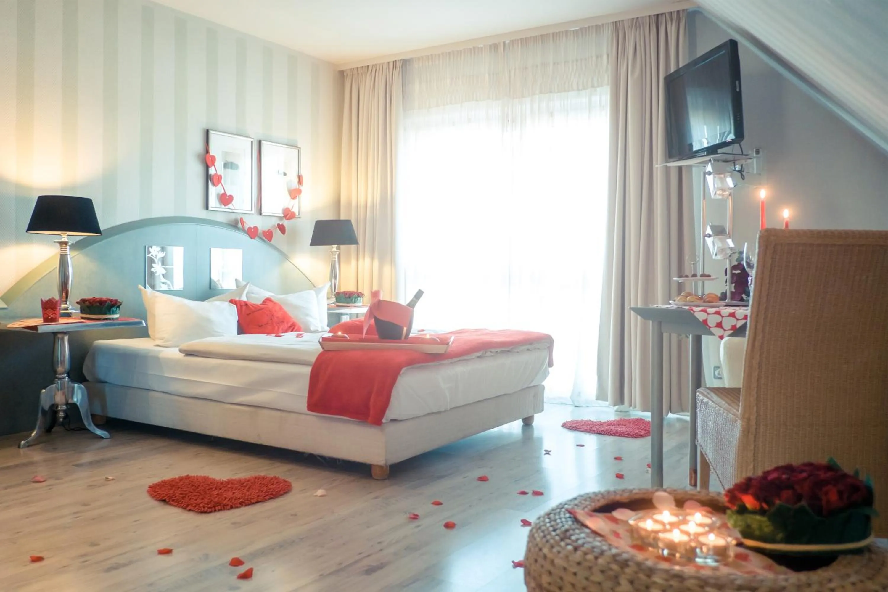 Photo of the whole room, Bed in Ambiente Langenhagen Hannover by Tulip Inn