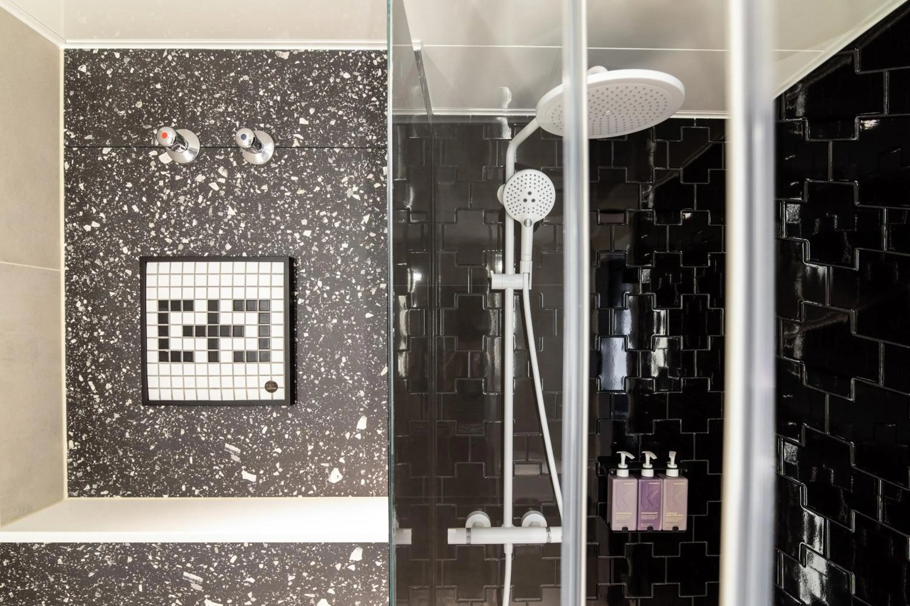 Shower in TRIBE Düsseldorf