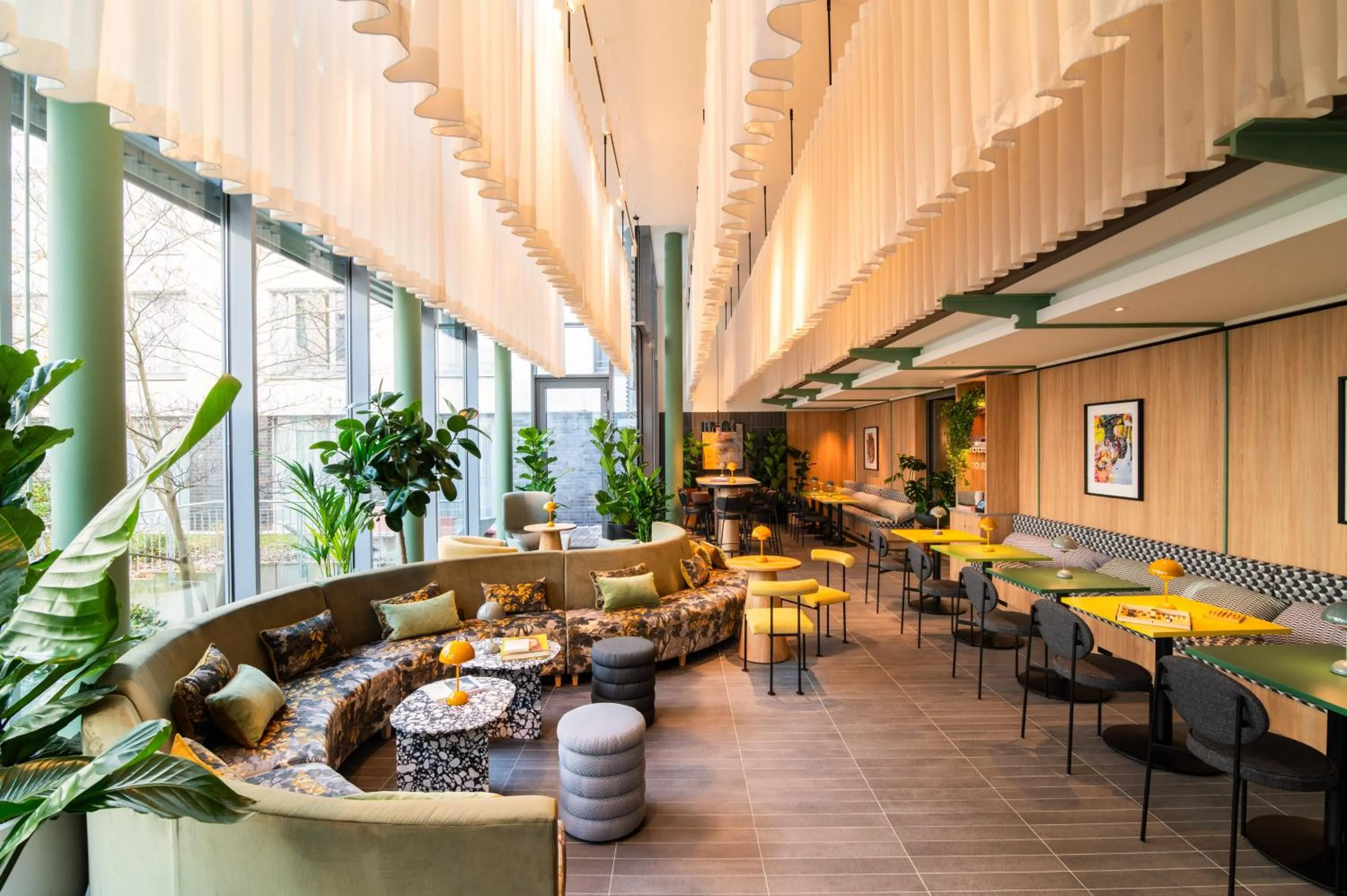 Restaurant/places to eat in TRIBE Düsseldorf