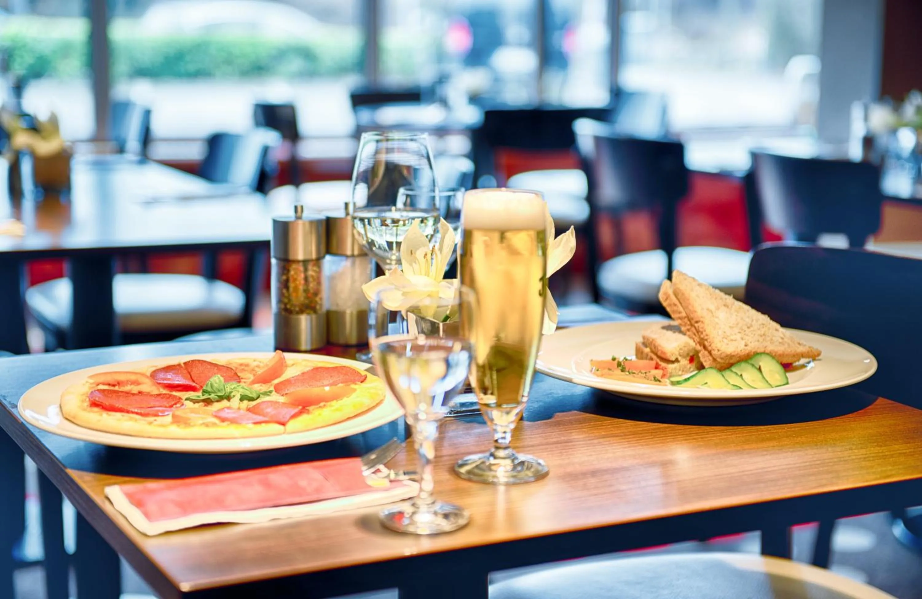 Restaurant/places to eat in Leonardo Inn Hotel Hamburg Airport