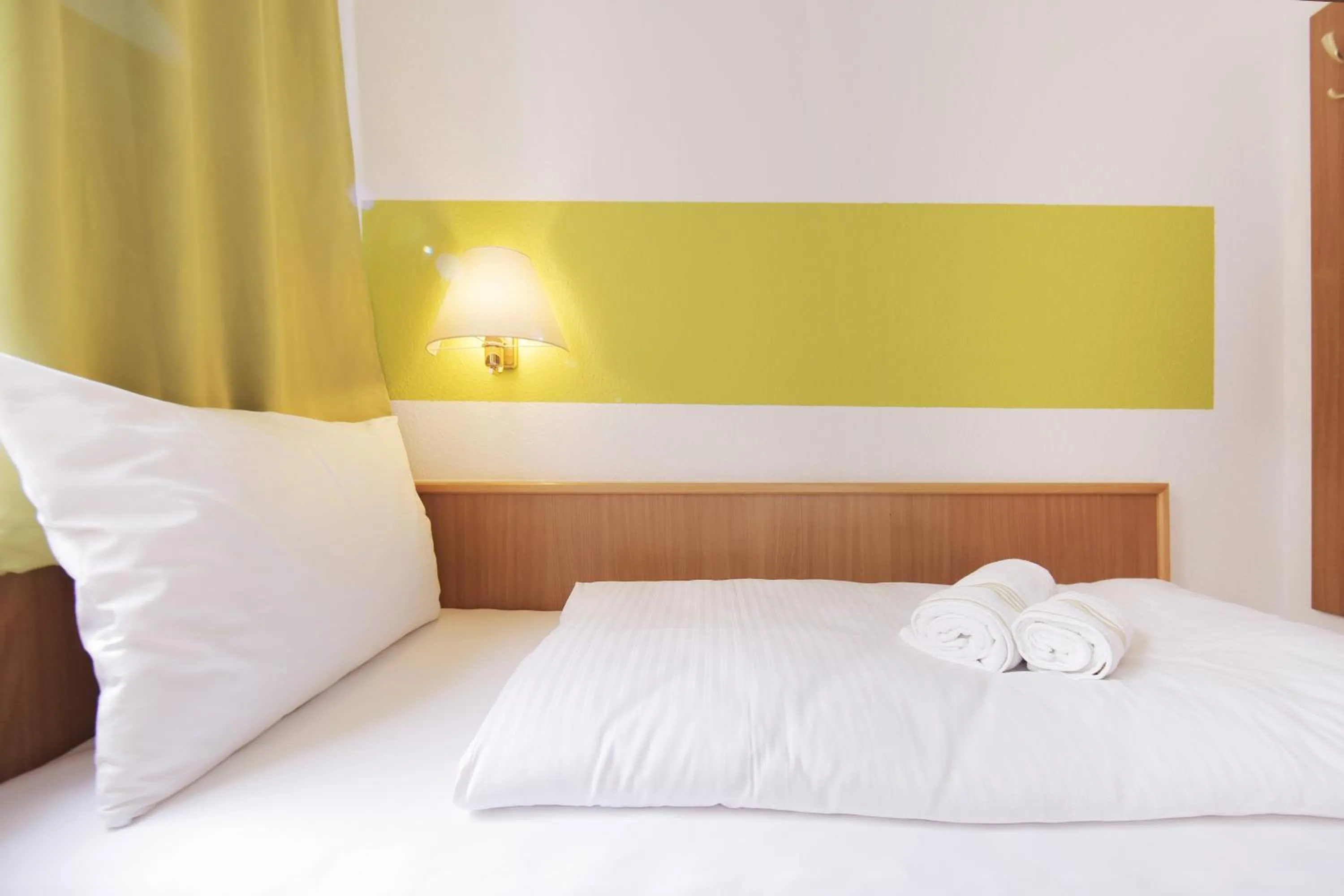 Bed in bp24 Hotel Aachen