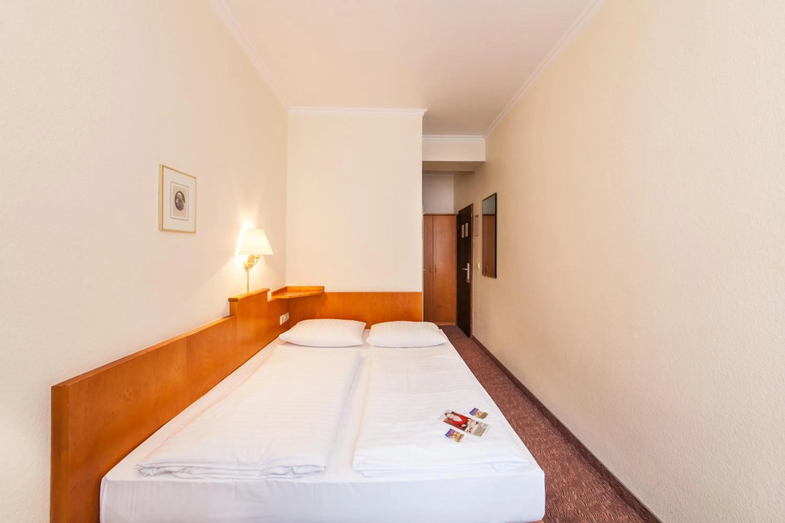 Photo of the whole room, Bed in Hotel Ahl Meerkatzen