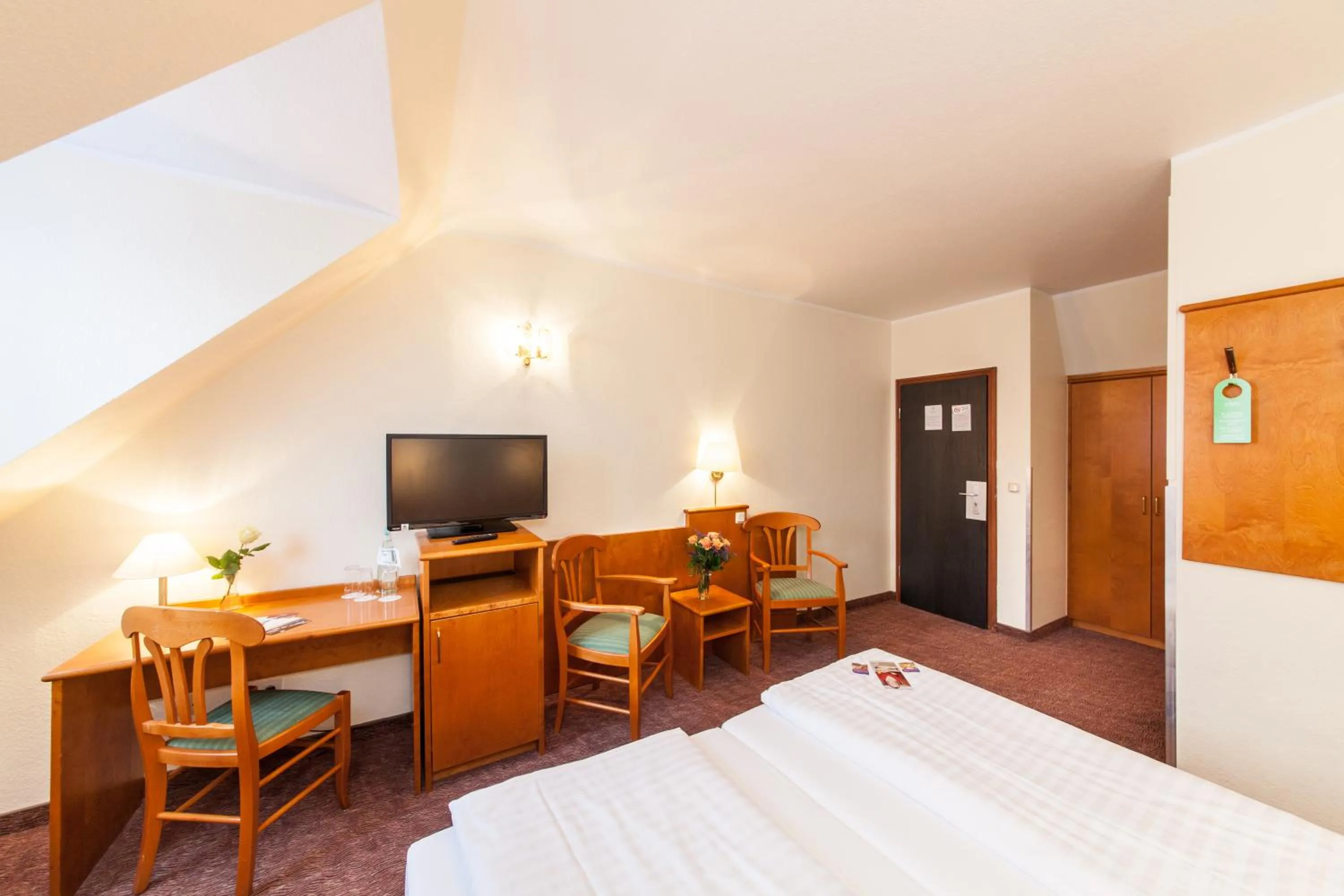 Photo of the whole room, Bed in Hotel Ahl Meerkatzen