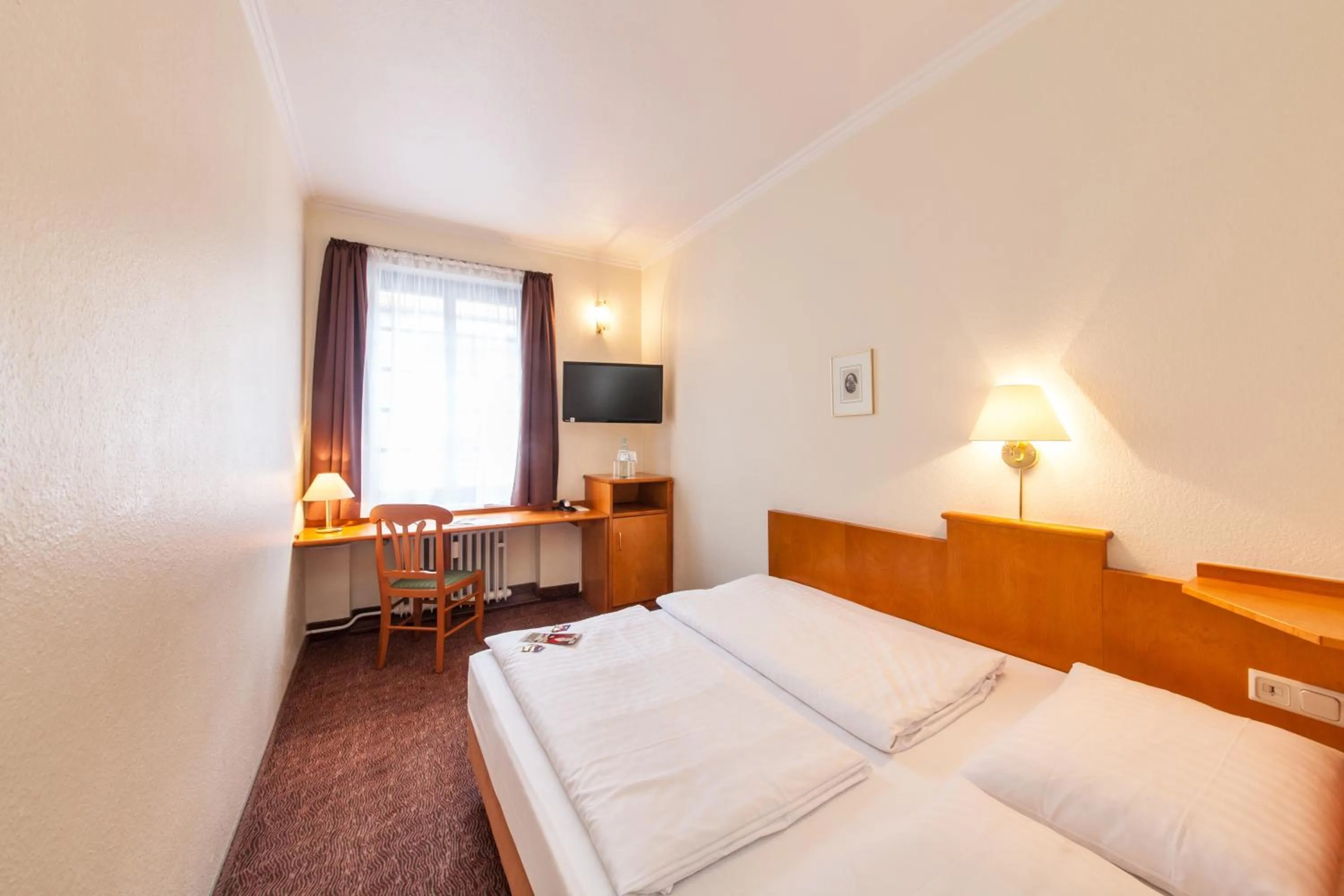 Photo of the whole room, Bed in Hotel Ahl Meerkatzen