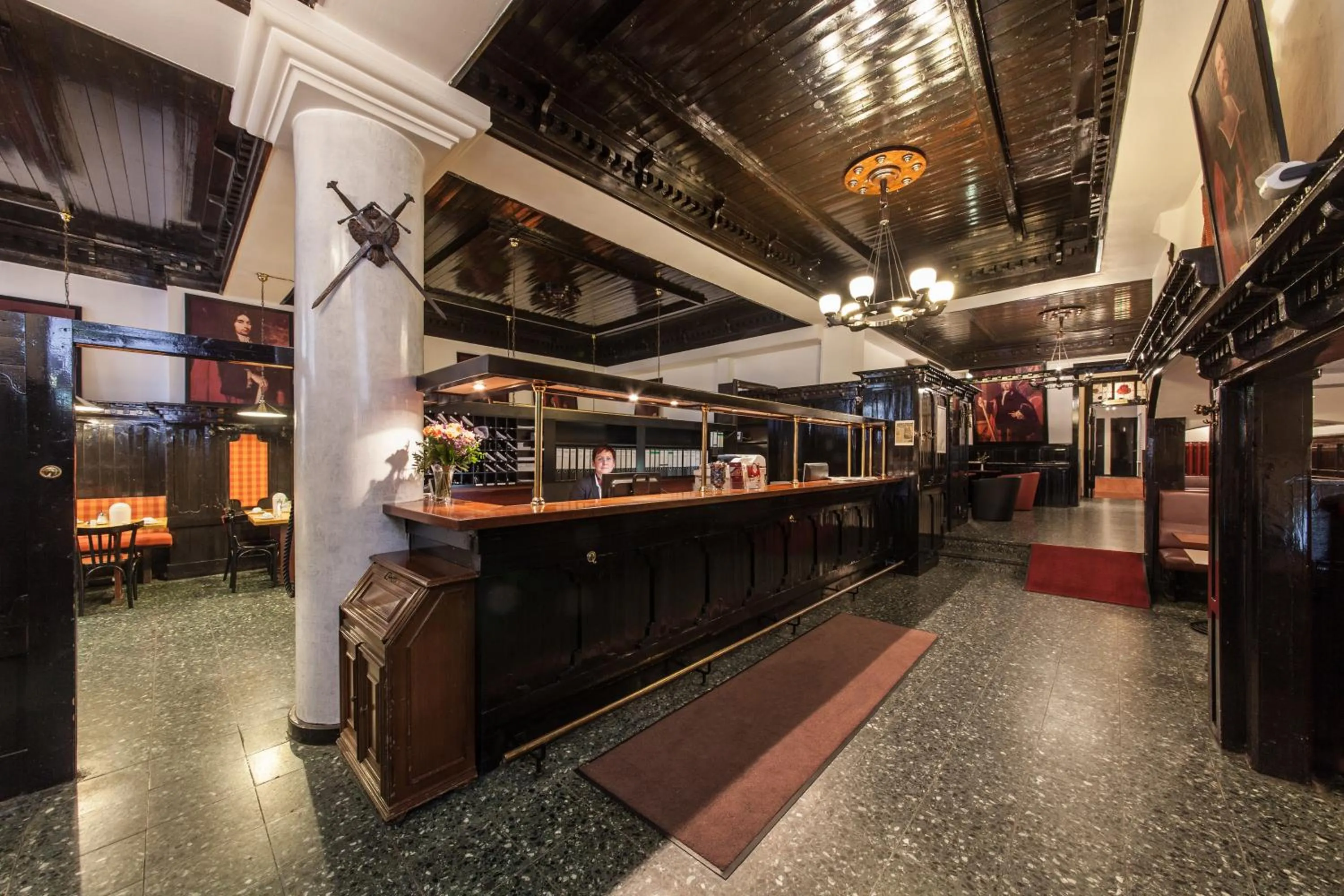 Restaurant/places to eat in Hotel Ahl Meerkatzen