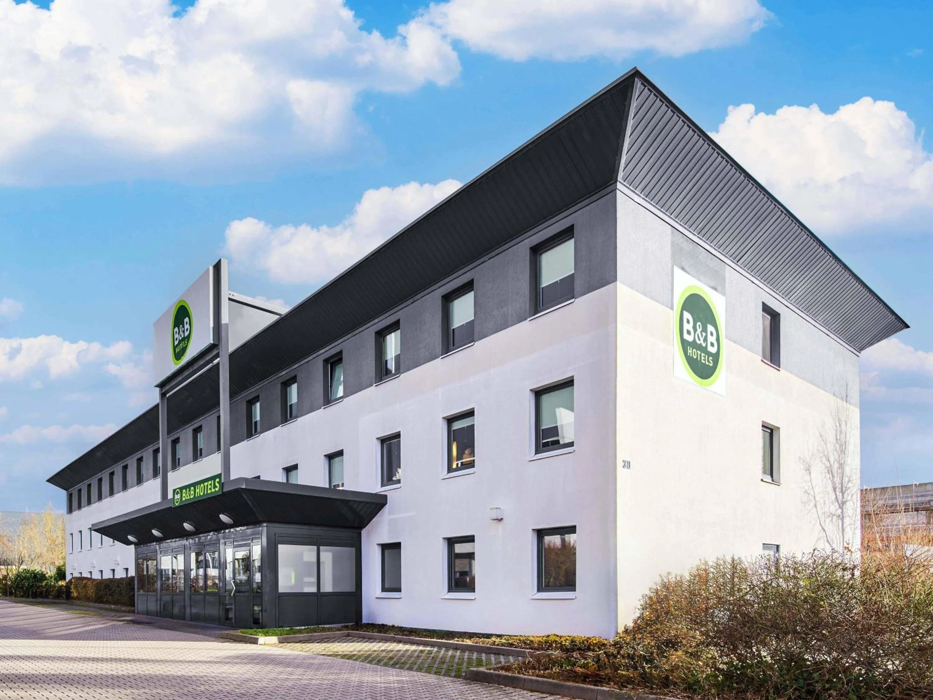 Property building in B&B HOTEL Bremen-Süd