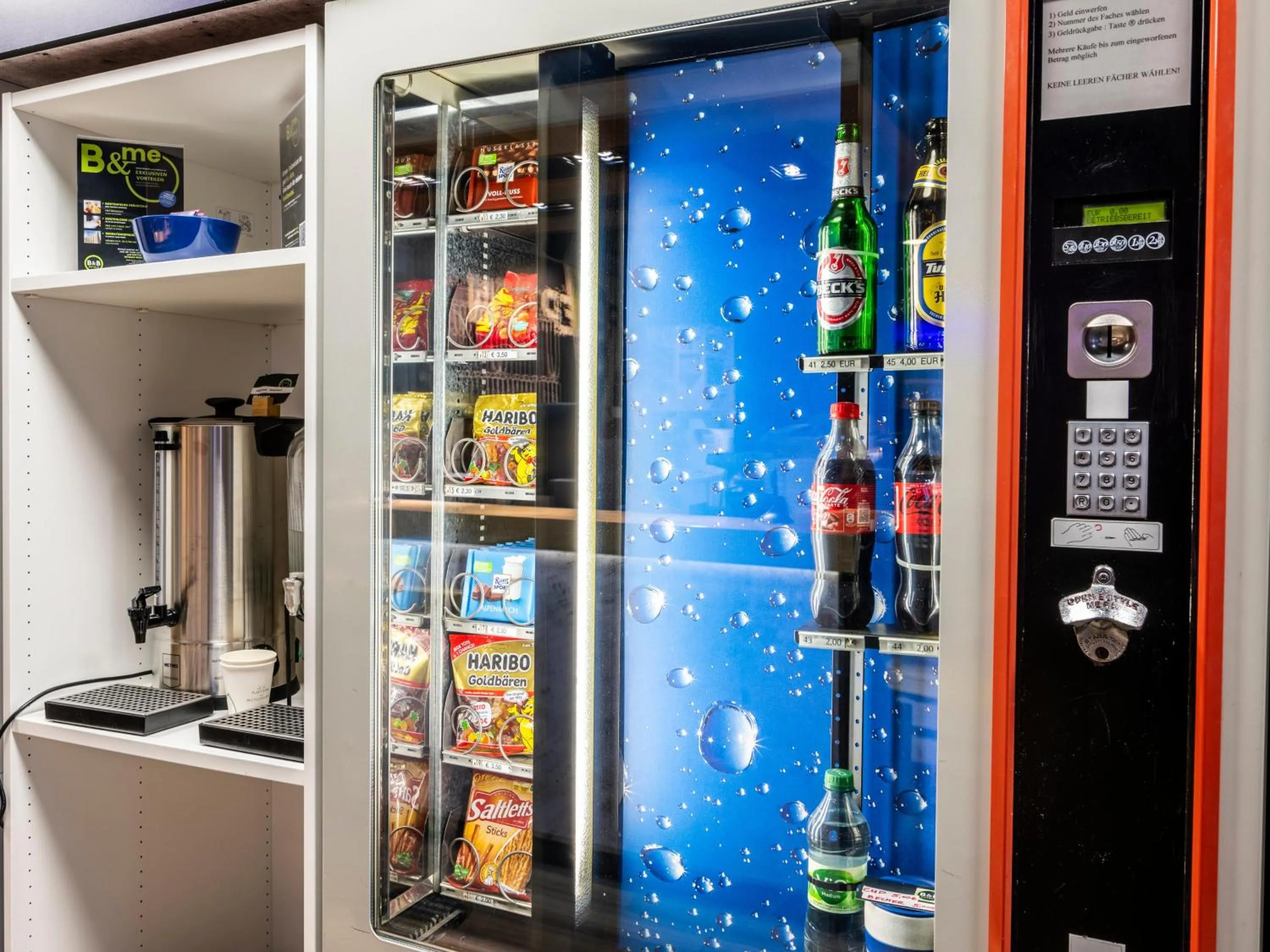 Lobby or reception in ibis budget Bremen City Süd