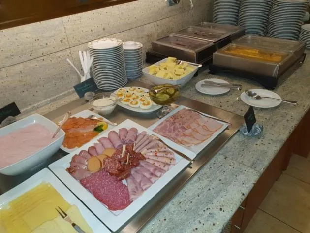 Buffet breakfast in Hotel Cristal