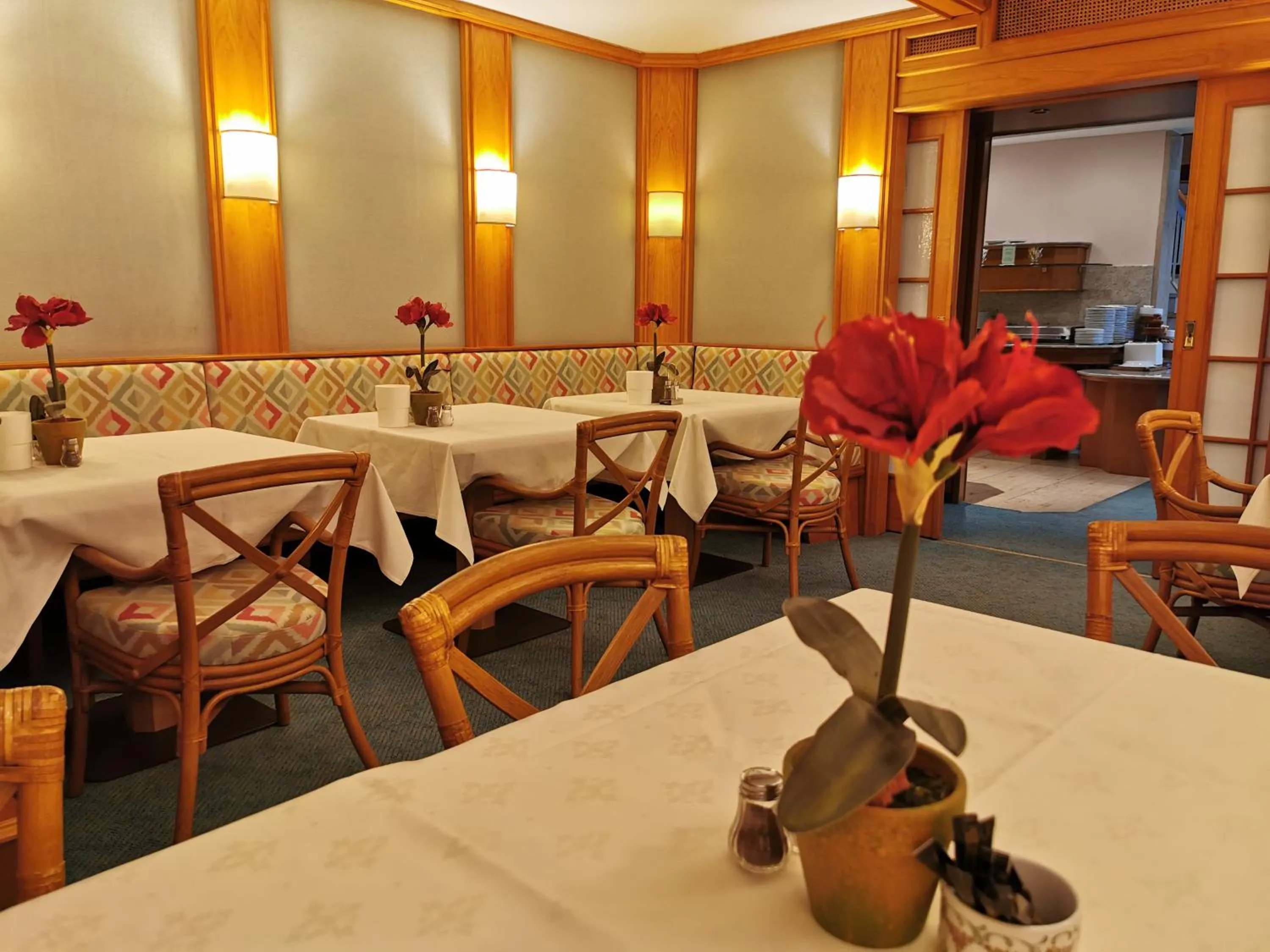 Restaurant/places to eat in Hotel Cristal