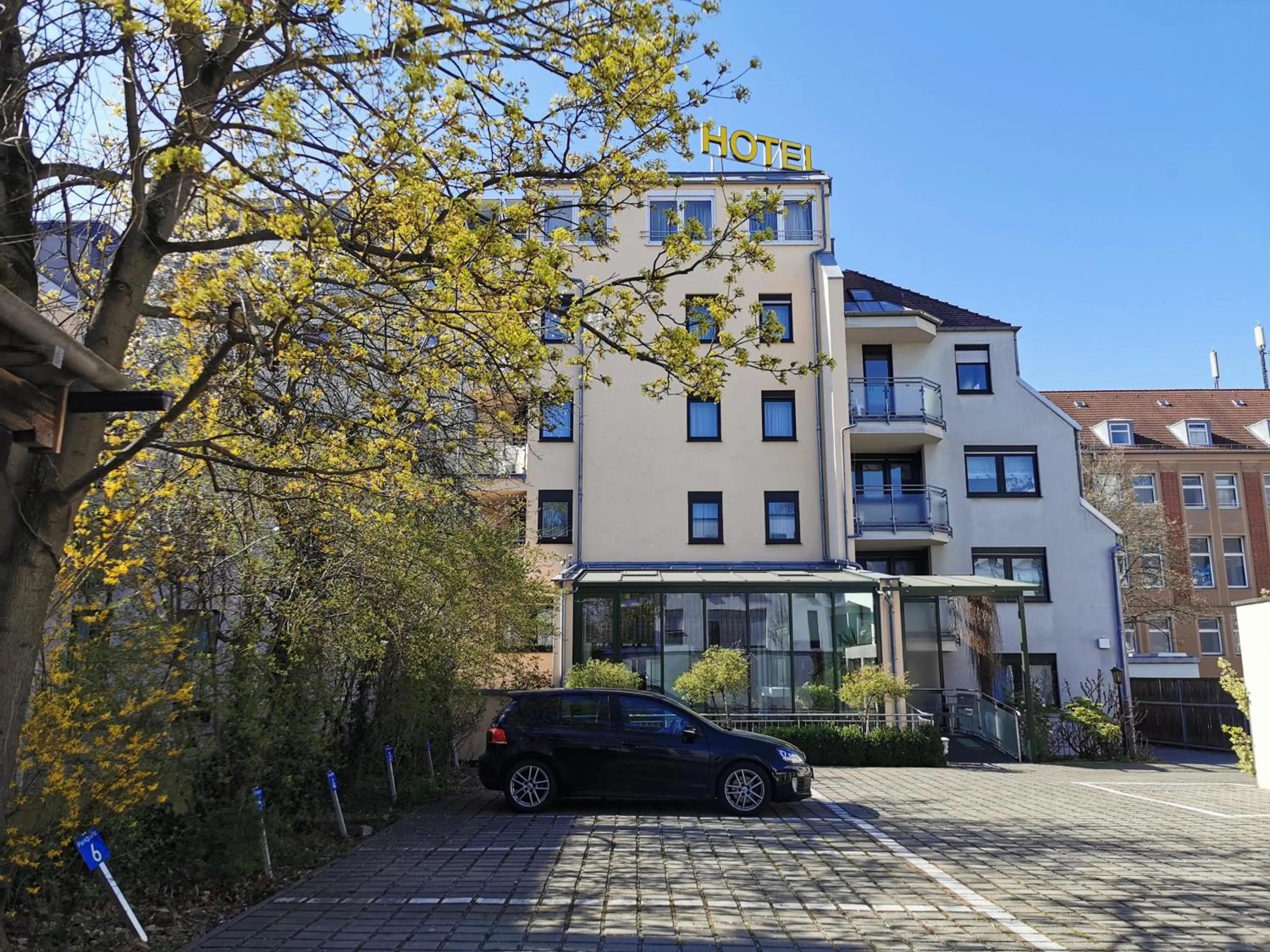 Property building in Hotel Cristal