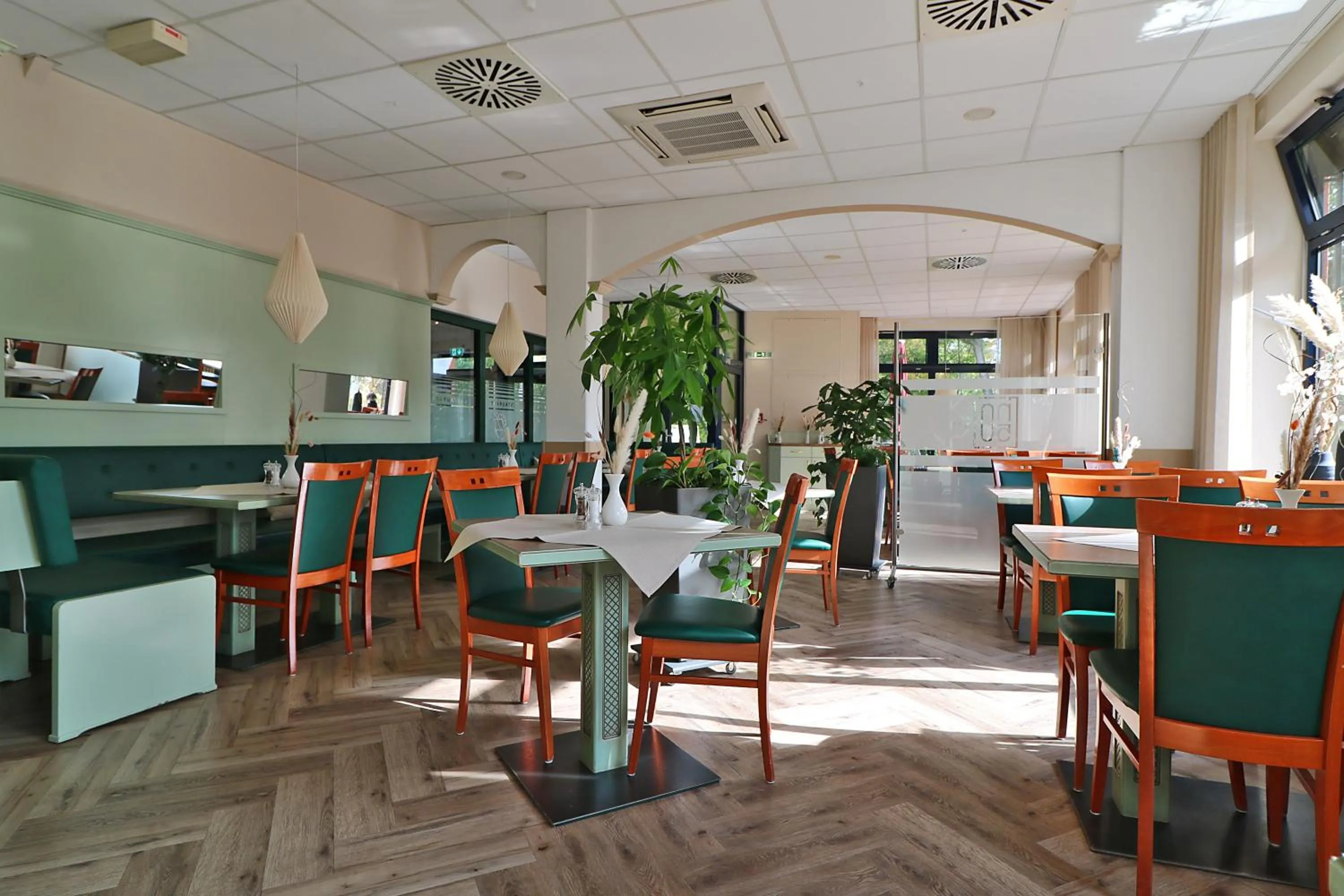 Restaurant/places to eat in Suite Hotel Leipzig