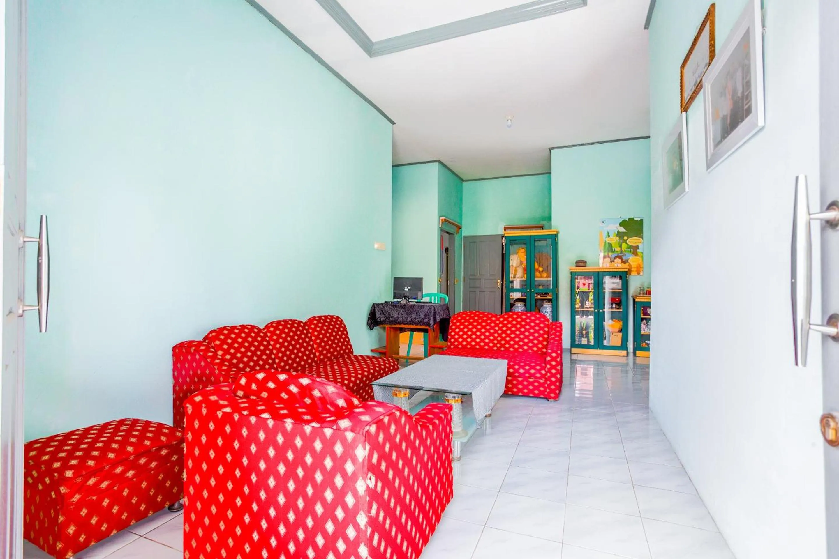 Lobby or reception in OYO 2903 Putri Residence Syariah