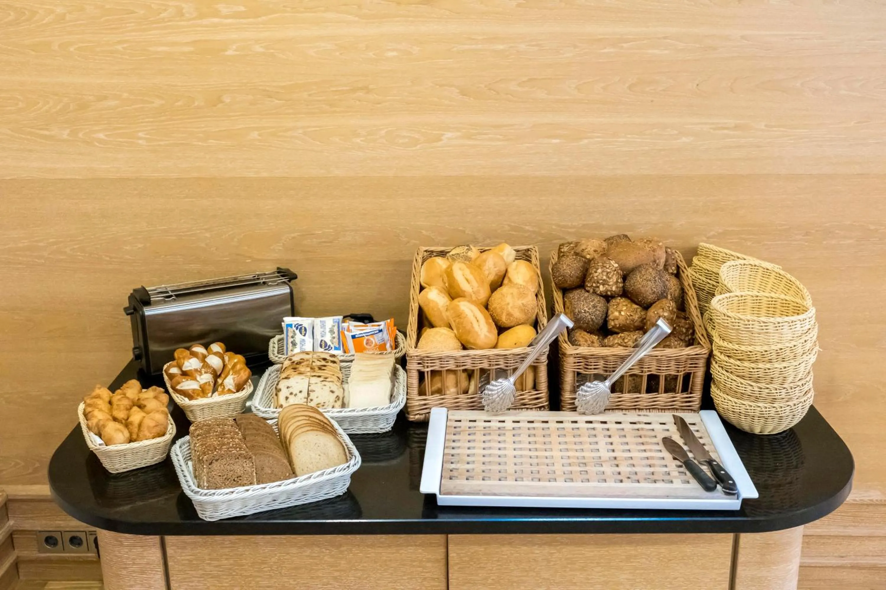 Buffet breakfast in Heidehotel Bad Bevensen