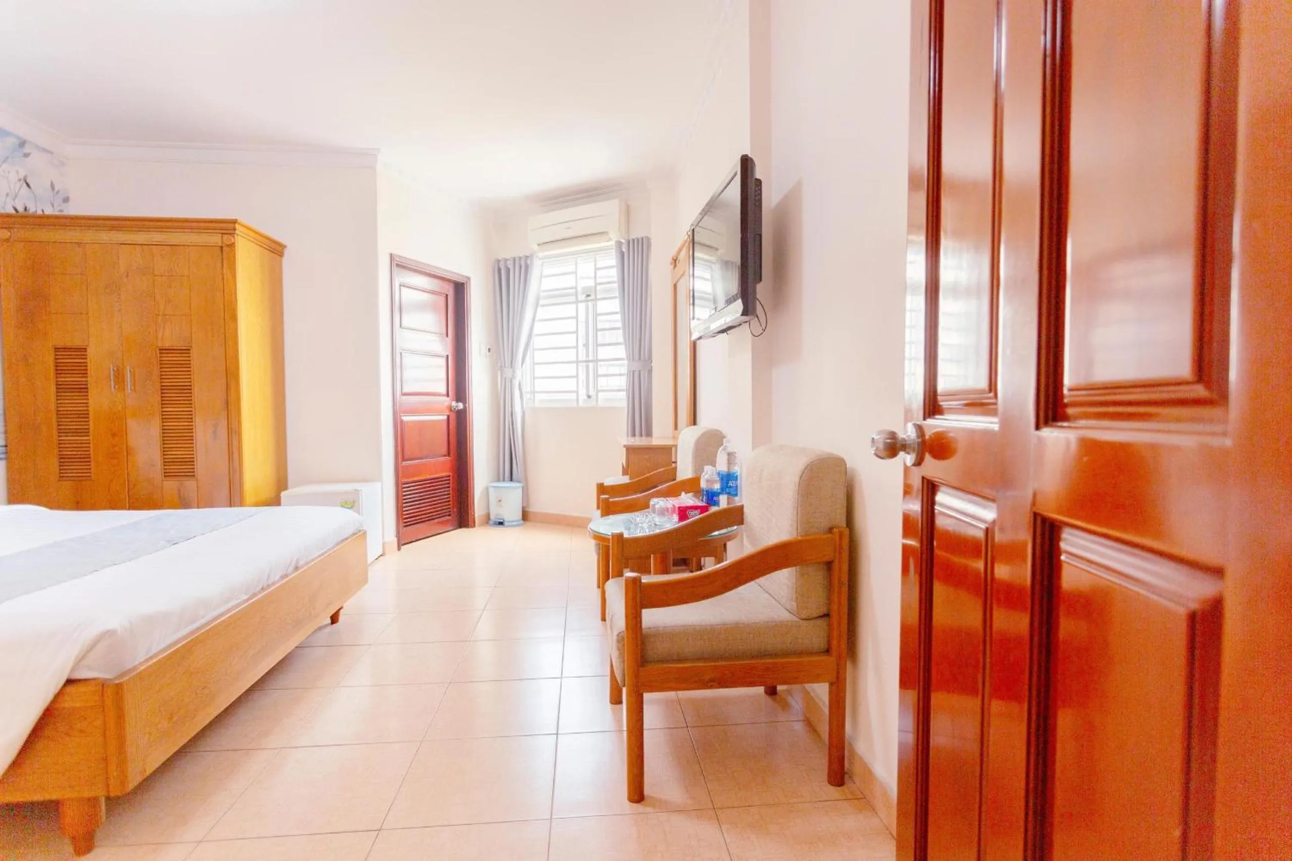 Facade/entrance, Bed in Giang Linh Hotel