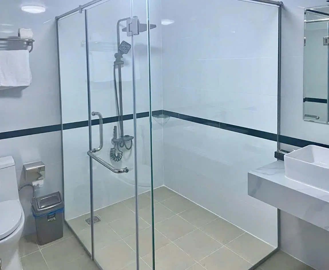 Shower in Giang Linh Hotel