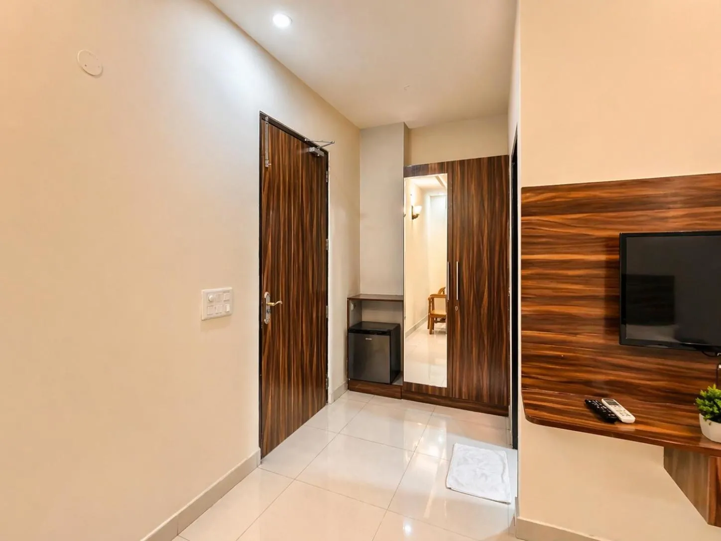TV and multimedia in Dwelling Residency Hotel