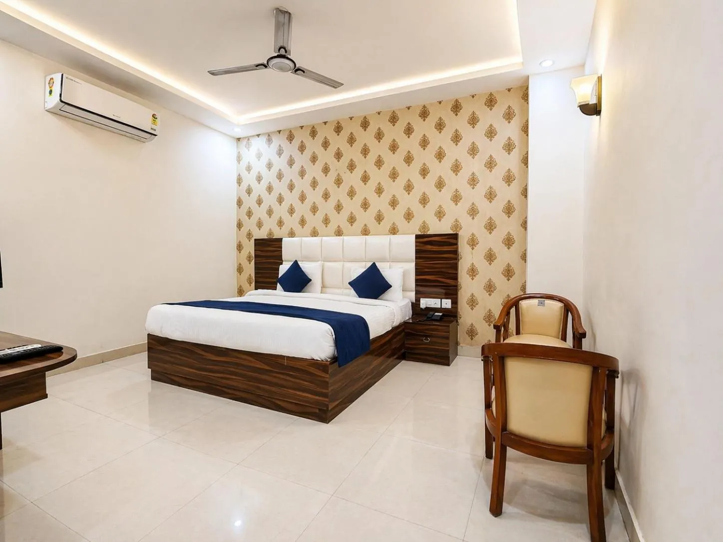 Bedroom, Bed in Dwelling Residency Hotel