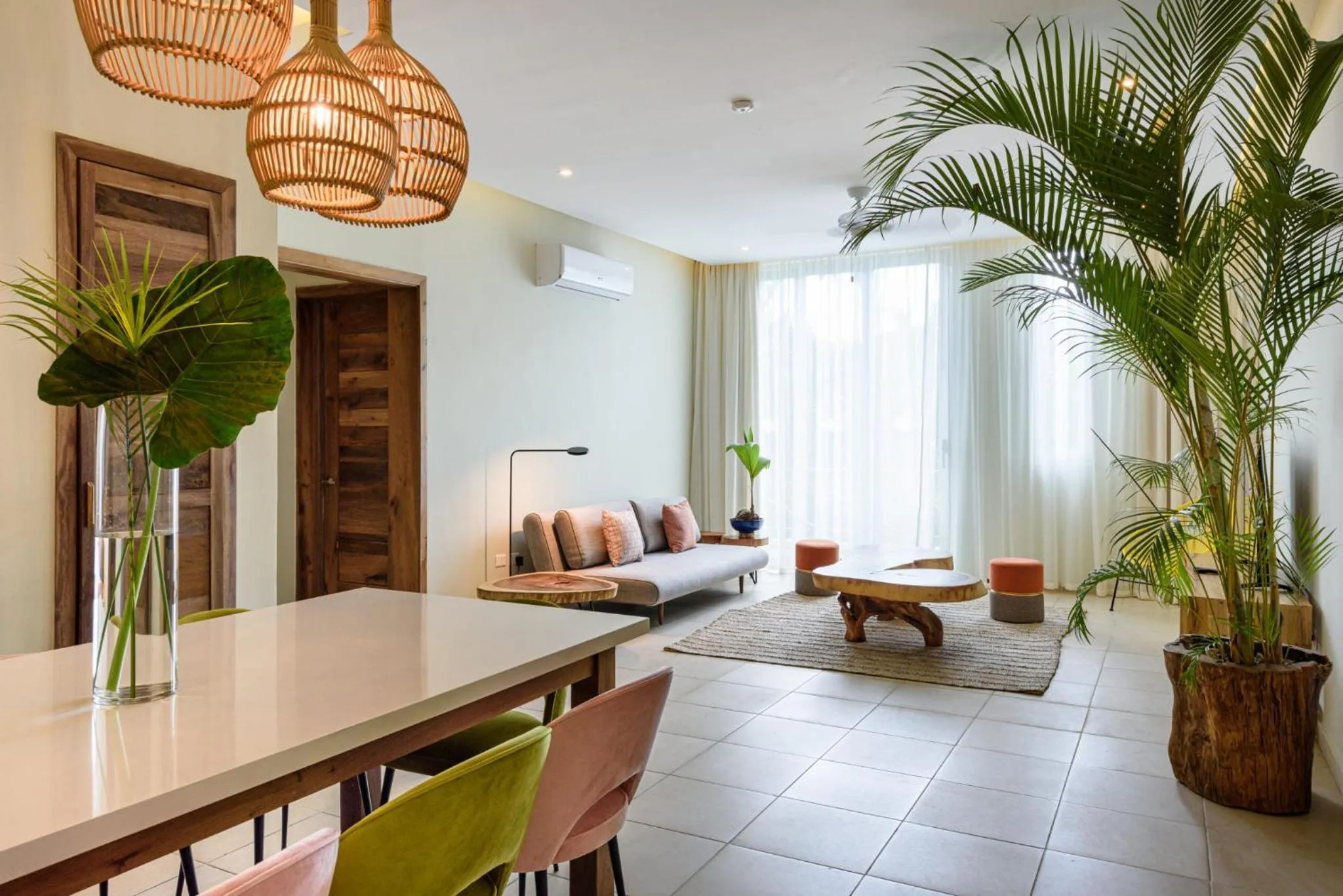 Dining area in Saman Boutique Hotel By Mint