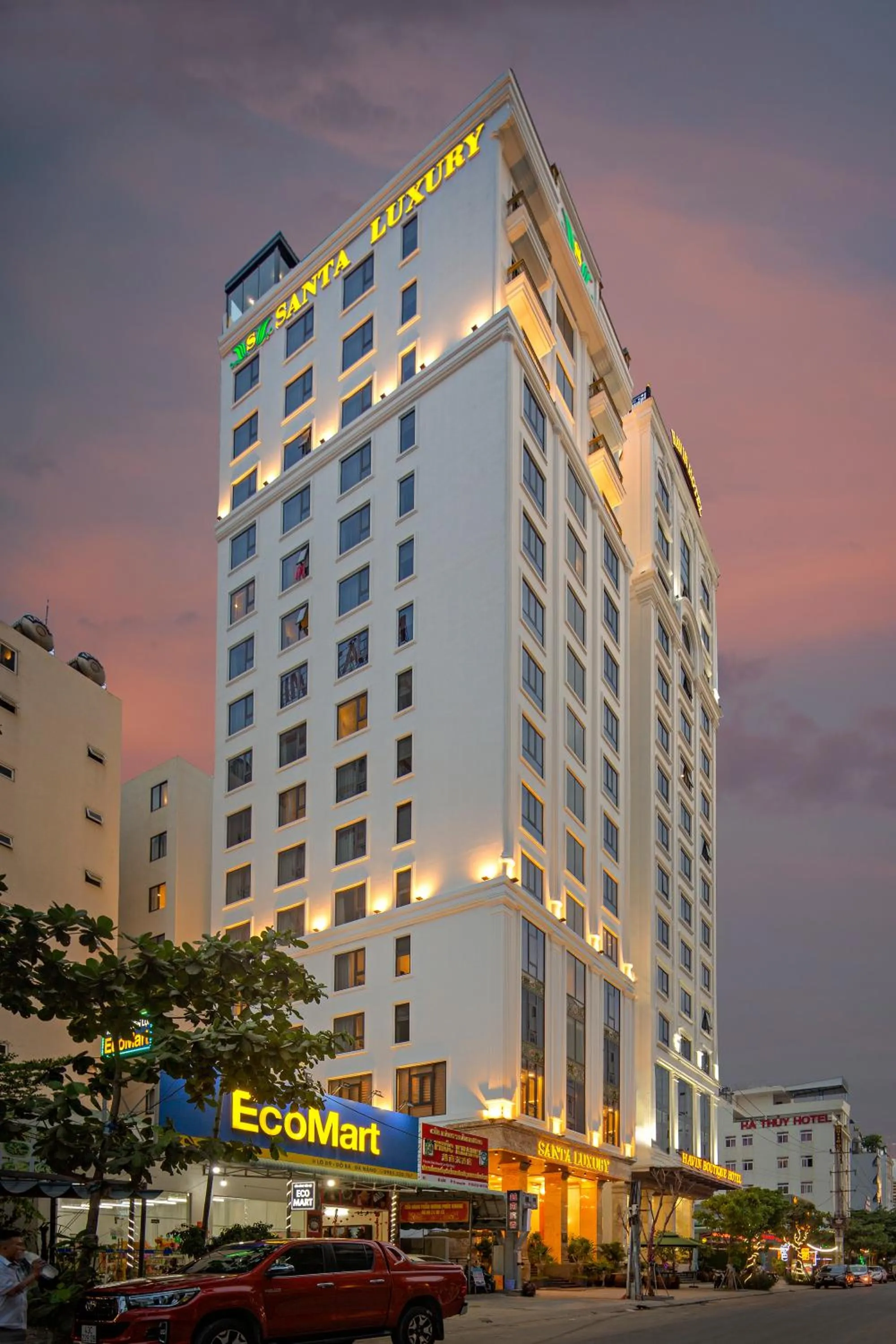 Property building in Santa Luxury Hotel
