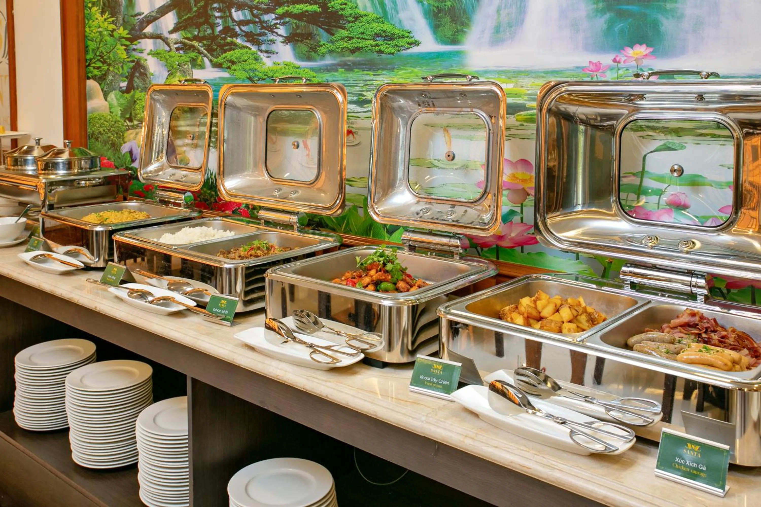 Food in Santa Luxury Hotel