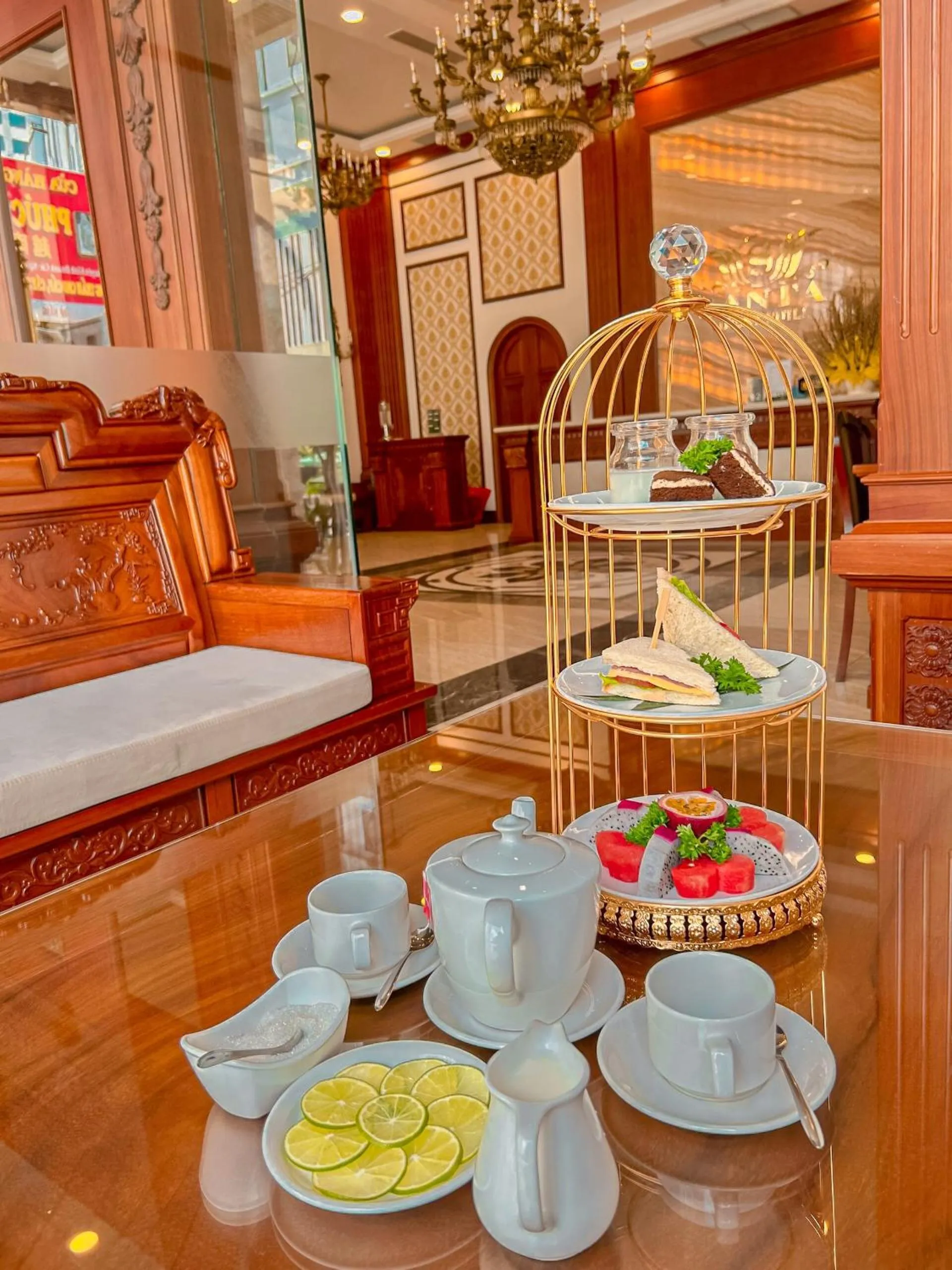 Food and drinks in Santa Luxury Hotel