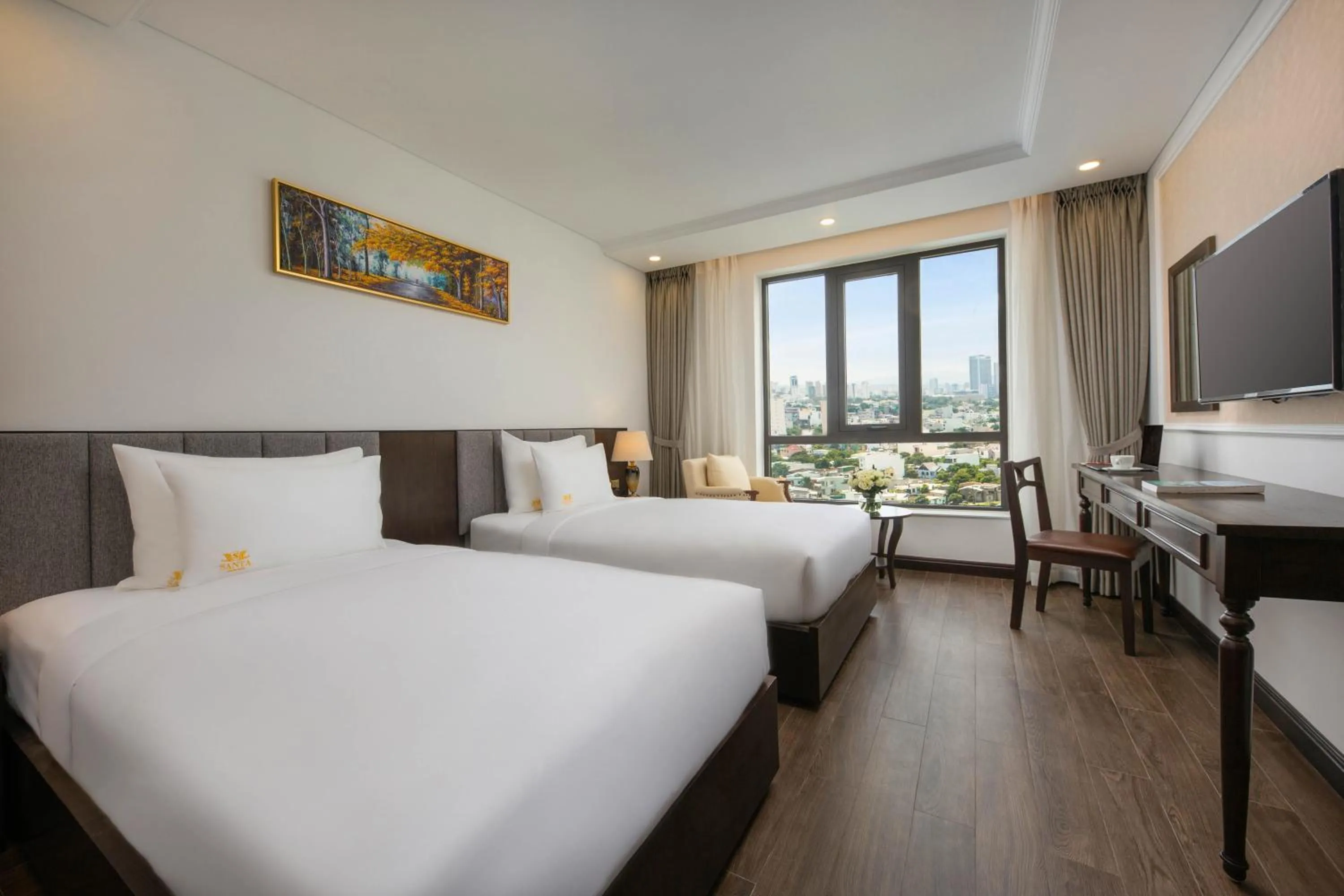 City view, Bed in Santa Luxury Hotel