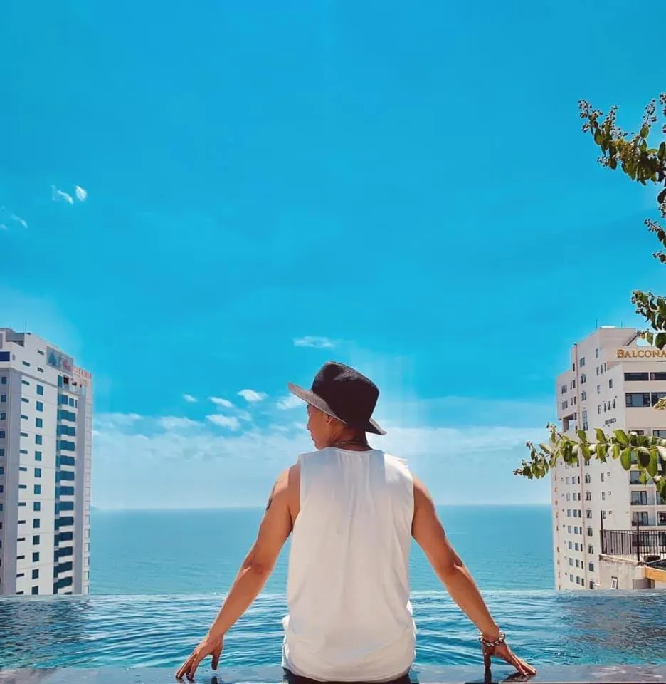 Guests in Santa Luxury Hotel