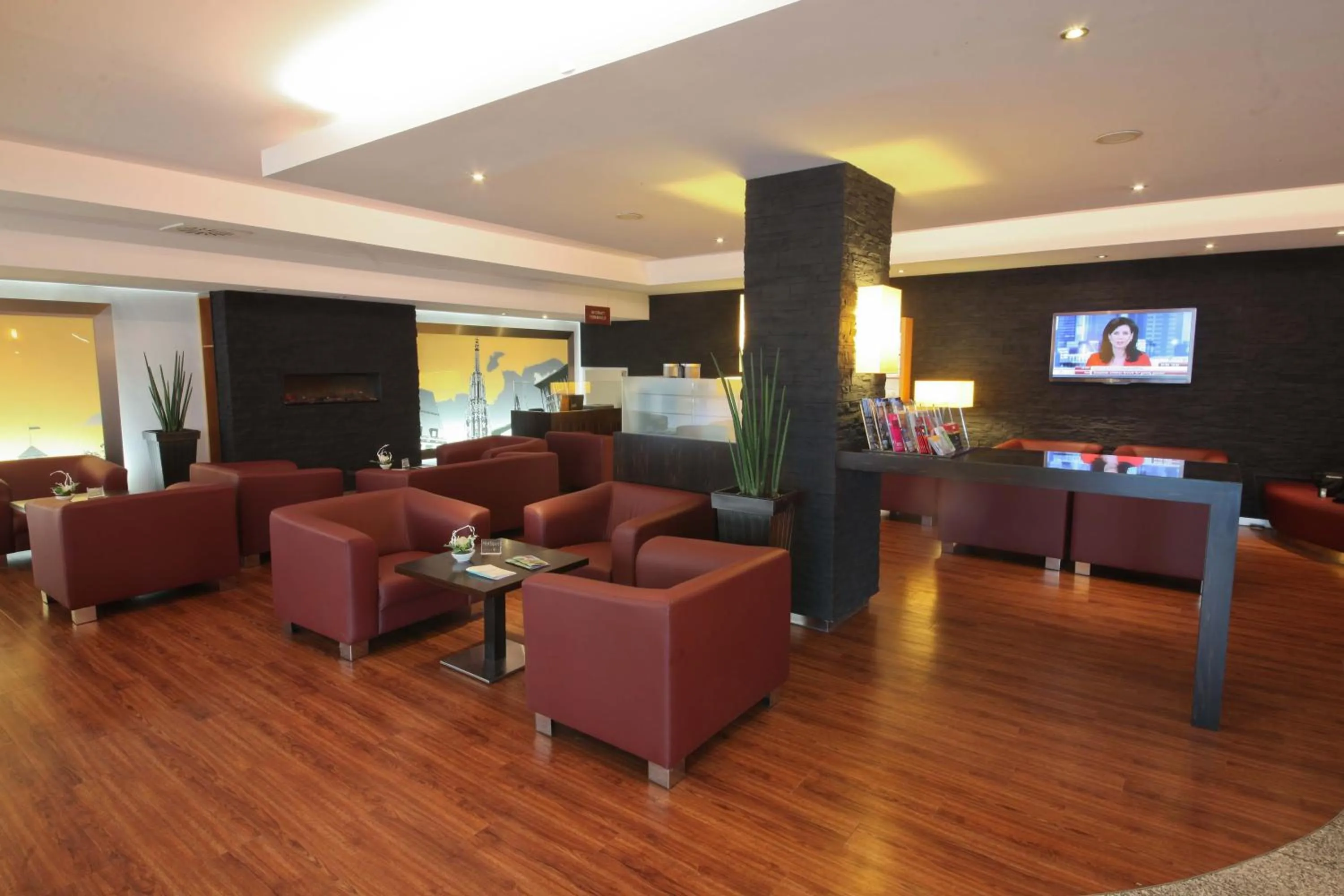 Lobby or reception in NOVINA HOTEL Südwestpark