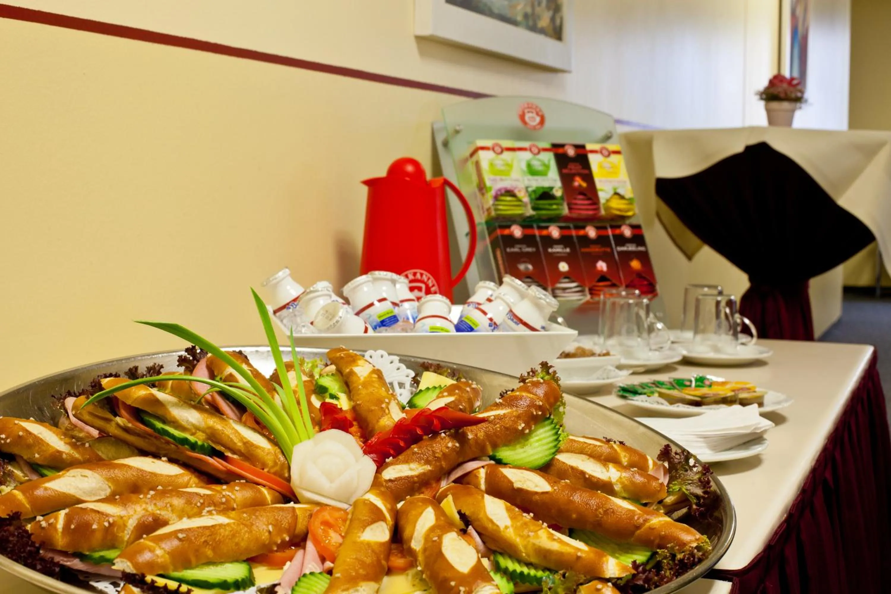 Food and drinks in NOVINA HOTEL Südwestpark