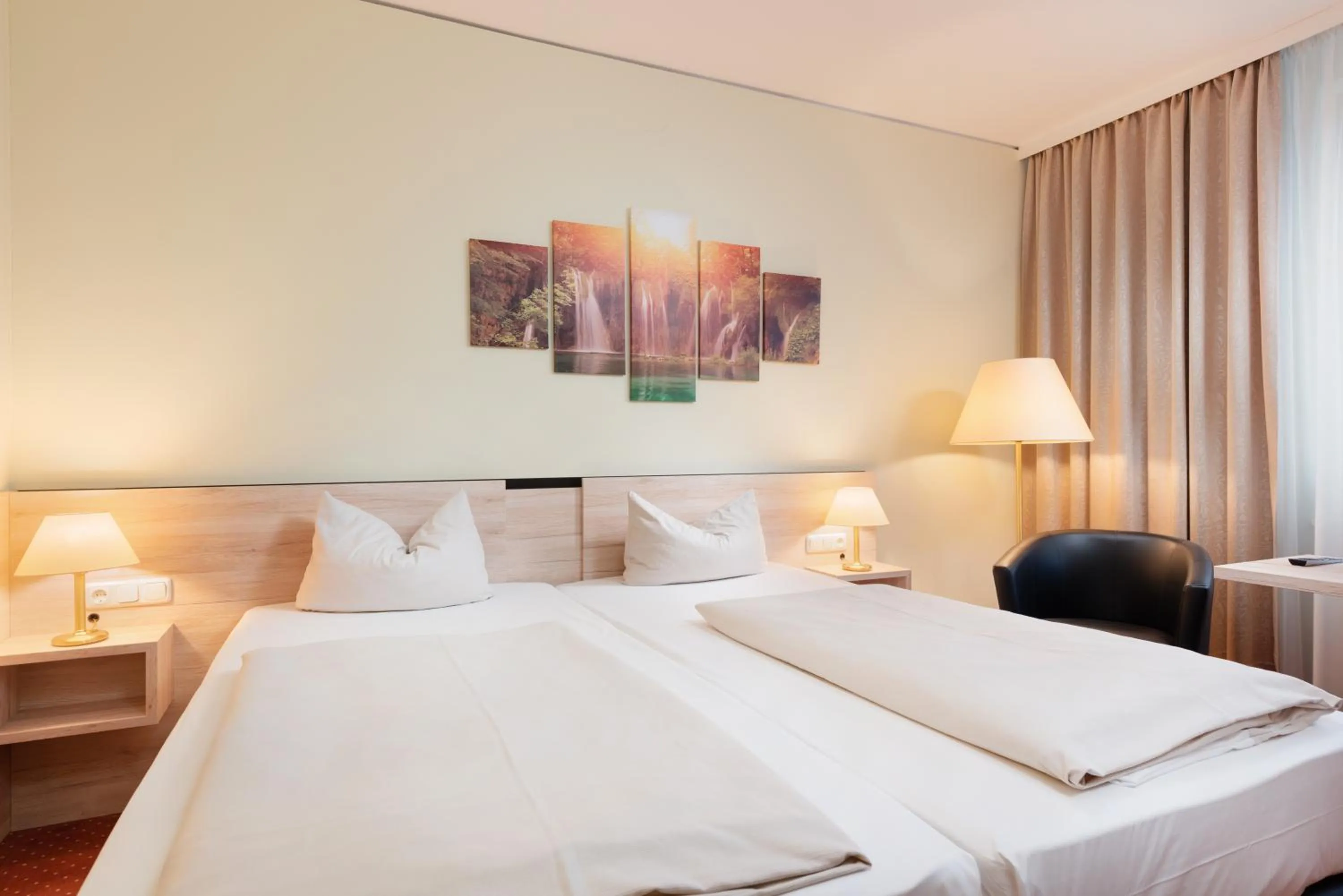 Bedroom, Bed in NOVINA HOTEL Südwestpark