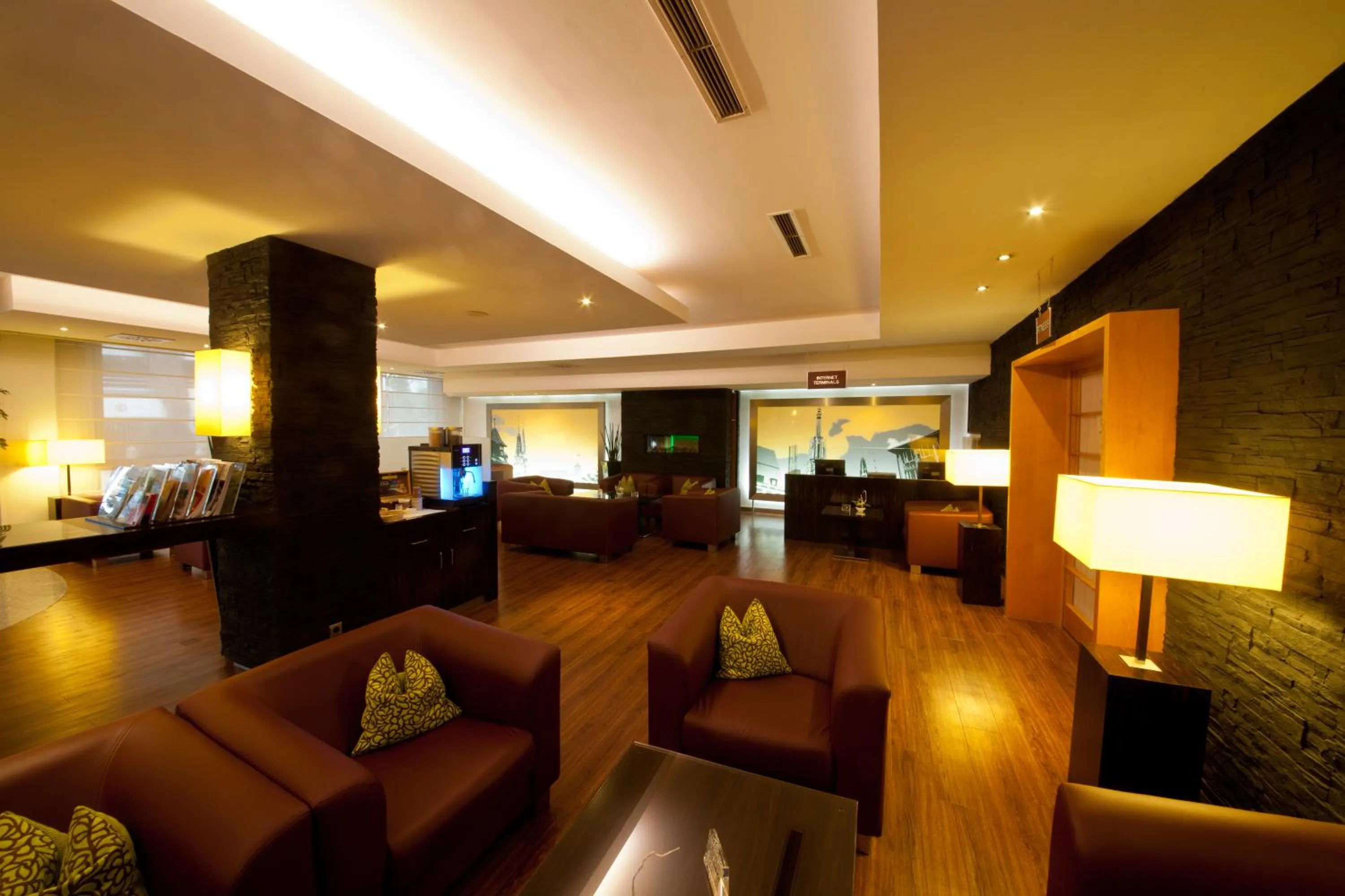 Lobby or reception in NOVINA HOTEL Südwestpark