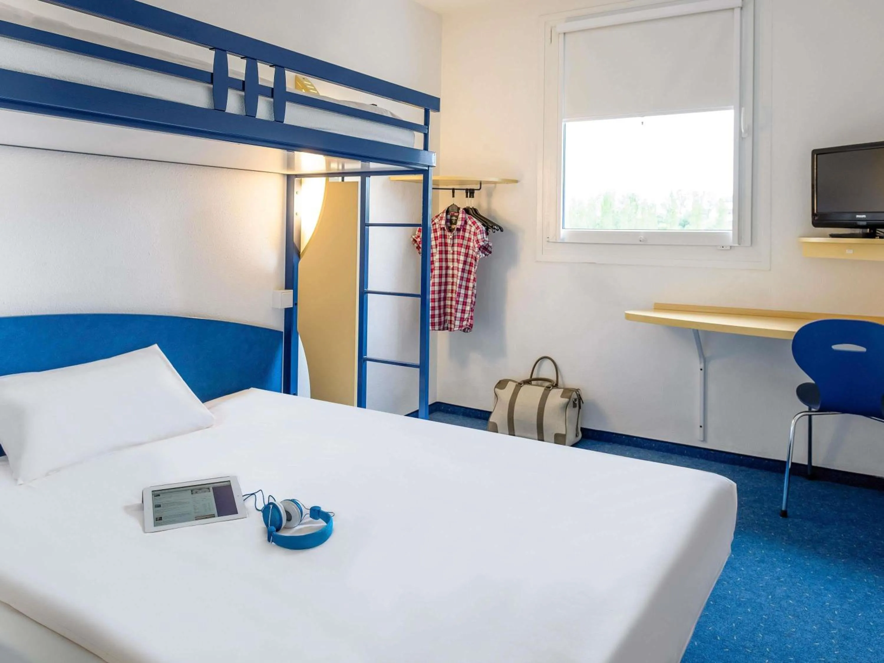 Bedroom, Bed in Ibis budget Hannover Hbf