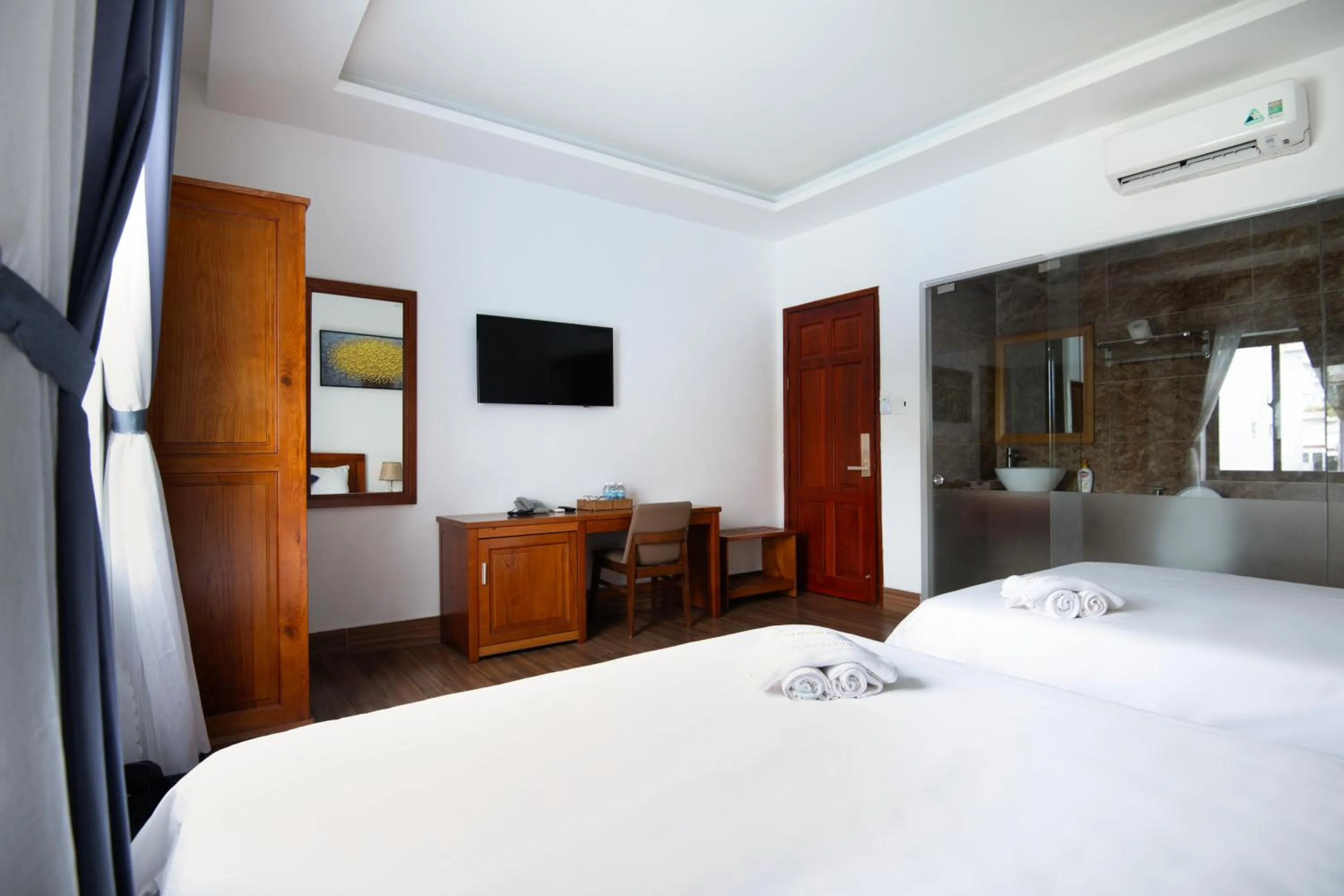 Bedroom, Bed in Kim Ngân Hotel