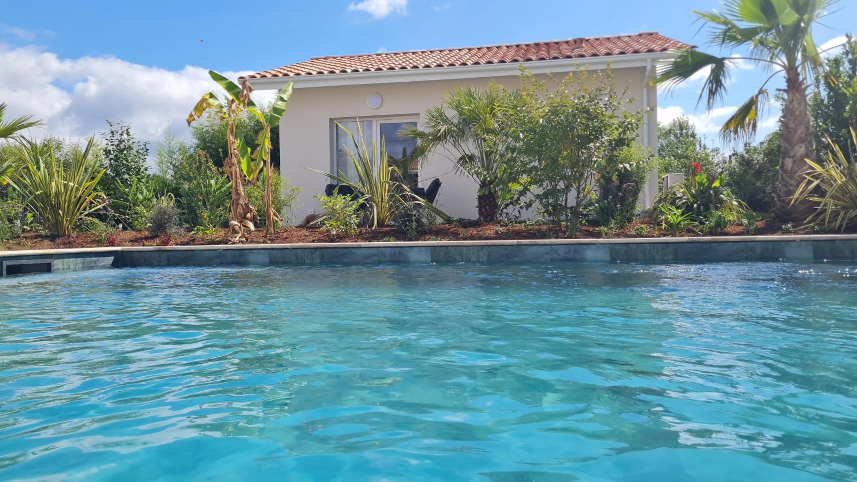 Swimming pool in L'Expression