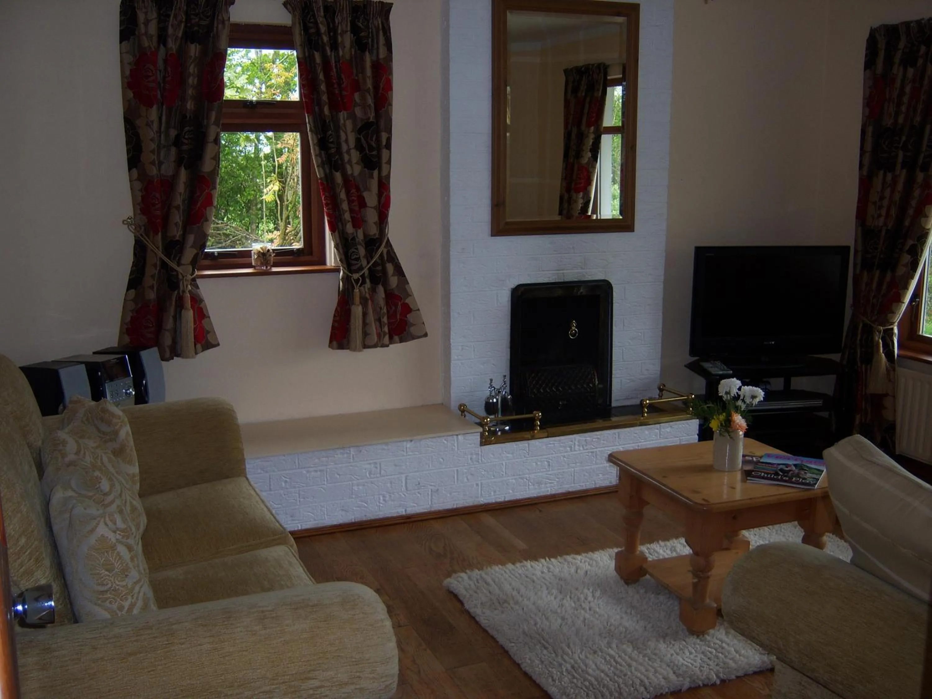 Communal lounge/ TV room in Dewhamill