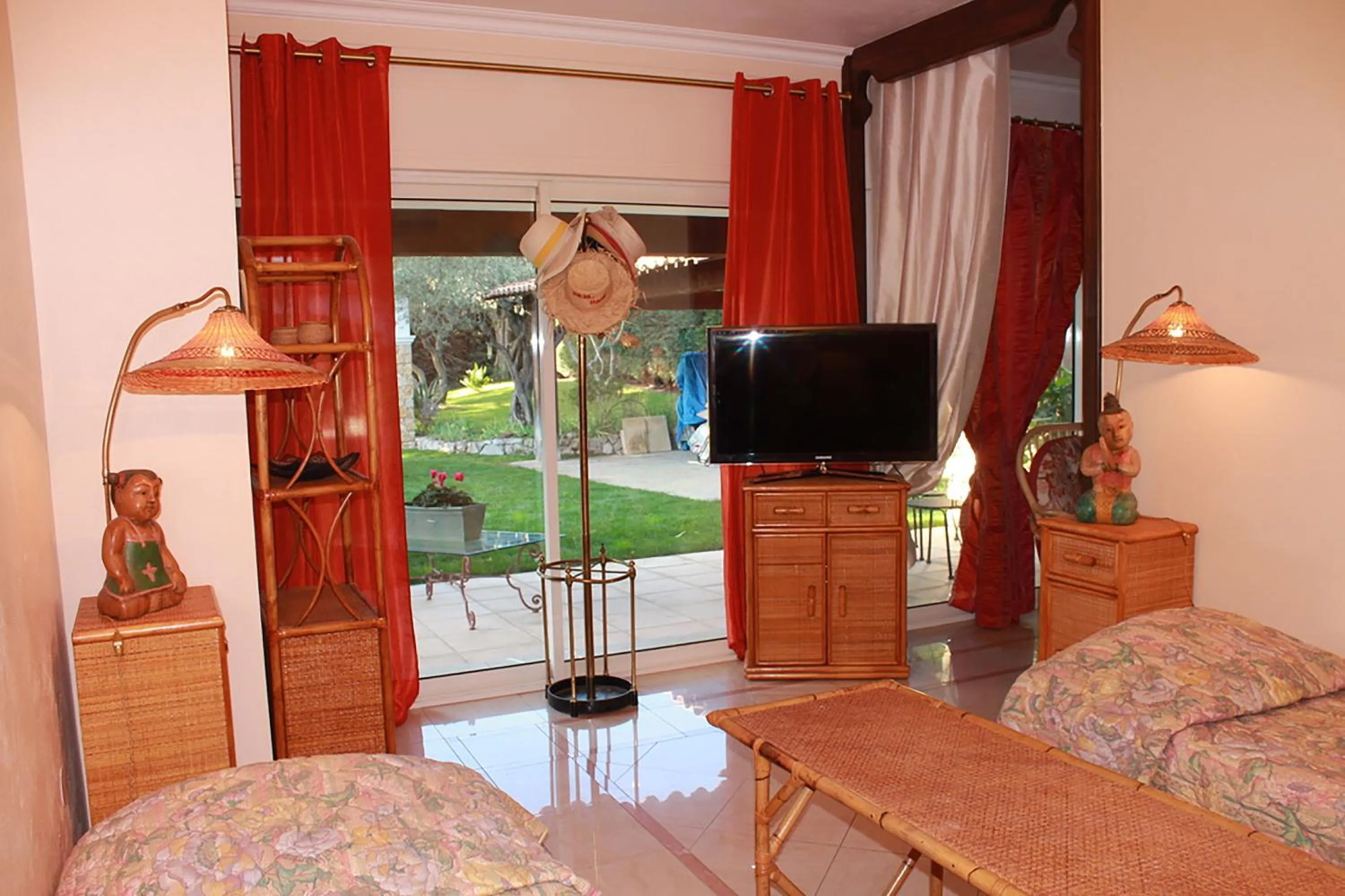 Living room, Bed in La Villa Topi