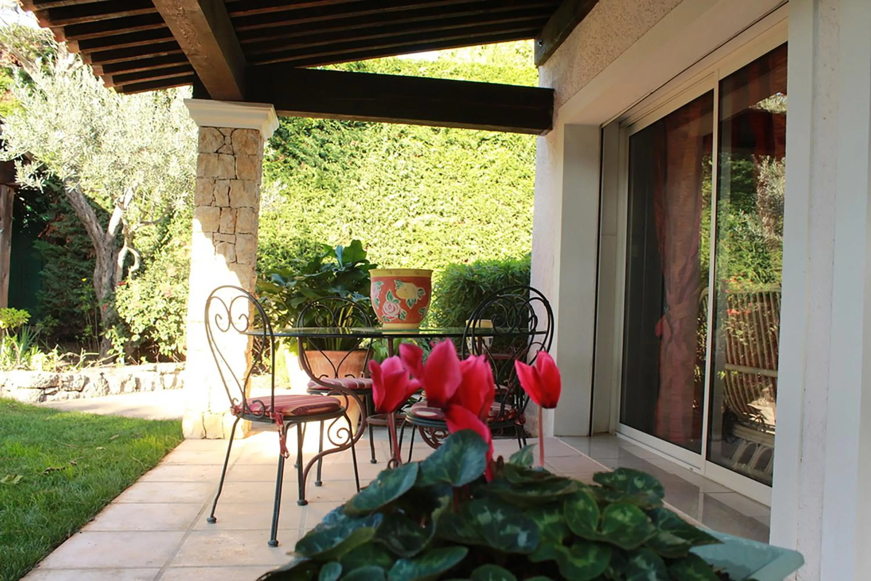 Patio in La Villa Topi