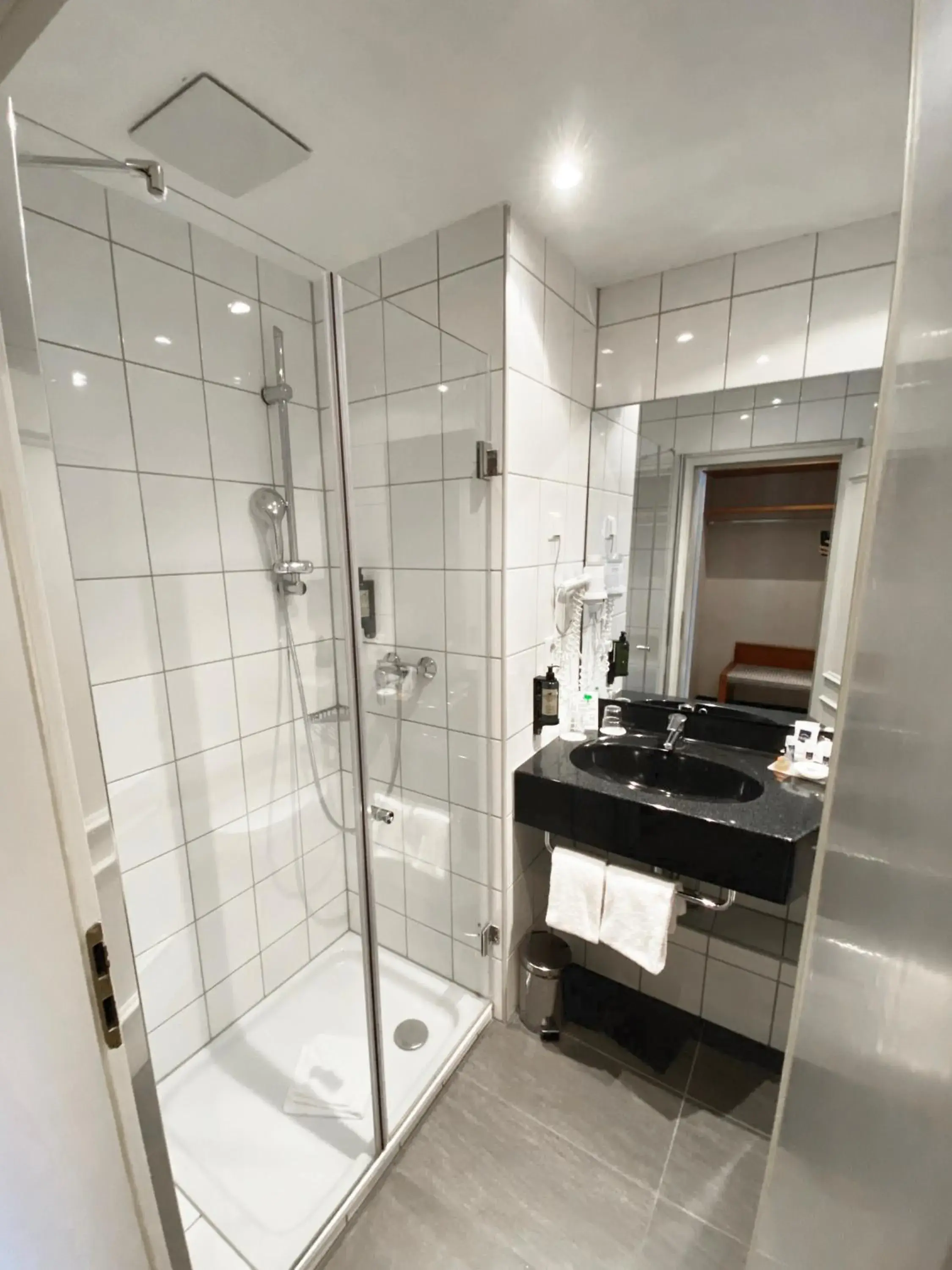 Standard Einzelzimmer teilweise mit Balkon in Schlosshotel Kassel Standard Einzelzimmer teilweise mit Balkon in Schlosshotel Kassel