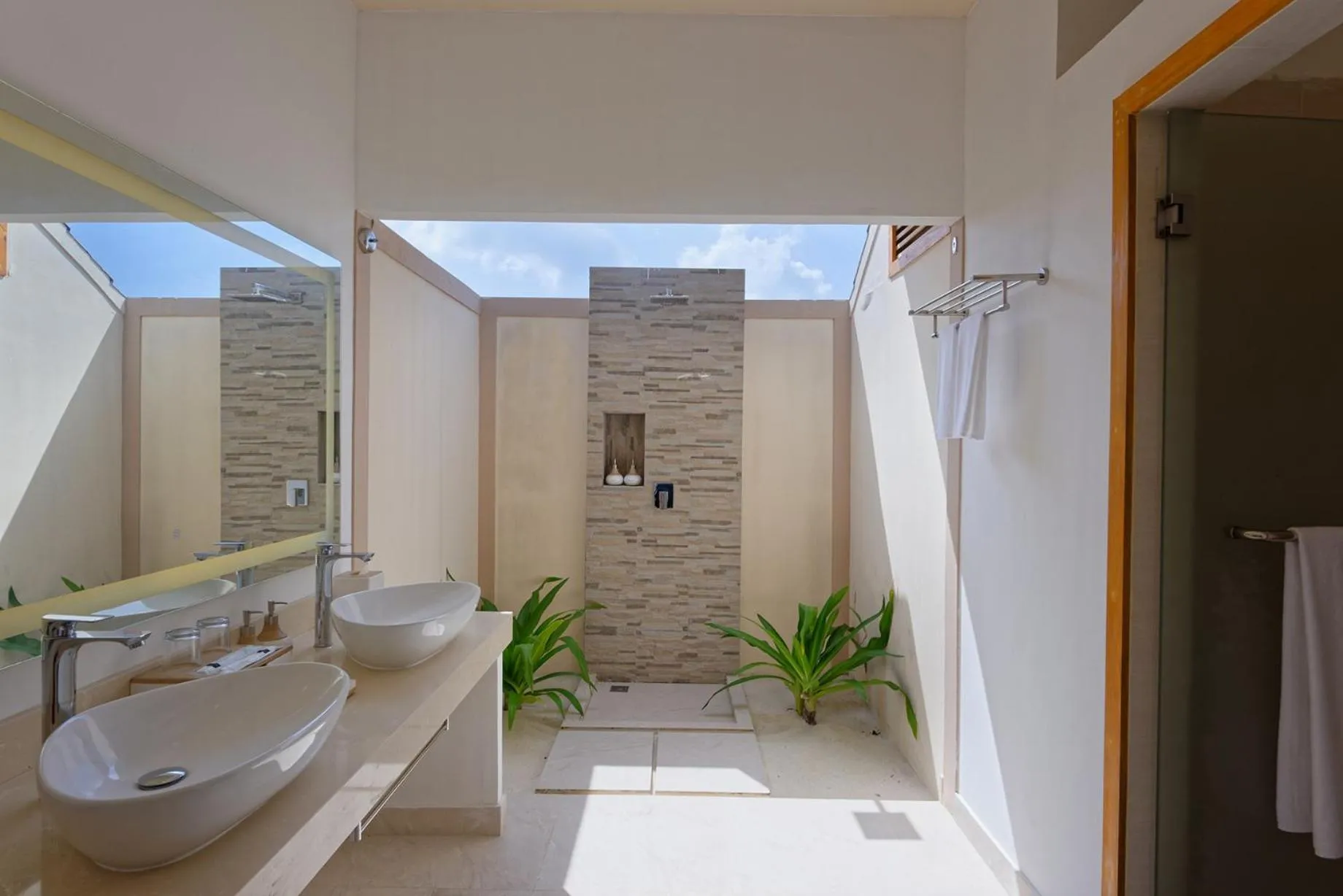 Toilet in Brennia Kottefaru Maldives